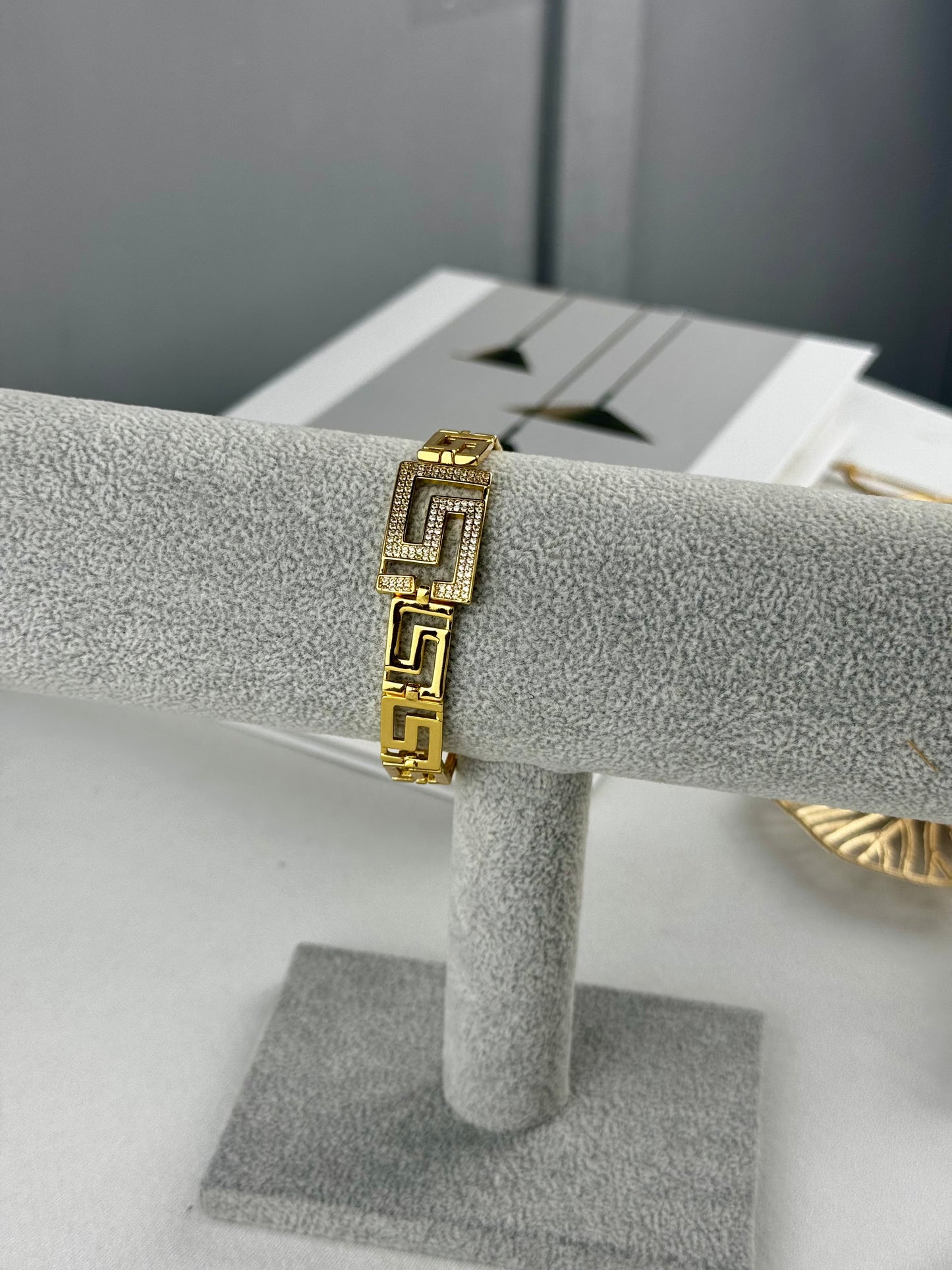 ITALIAN GOLD BRACELET.