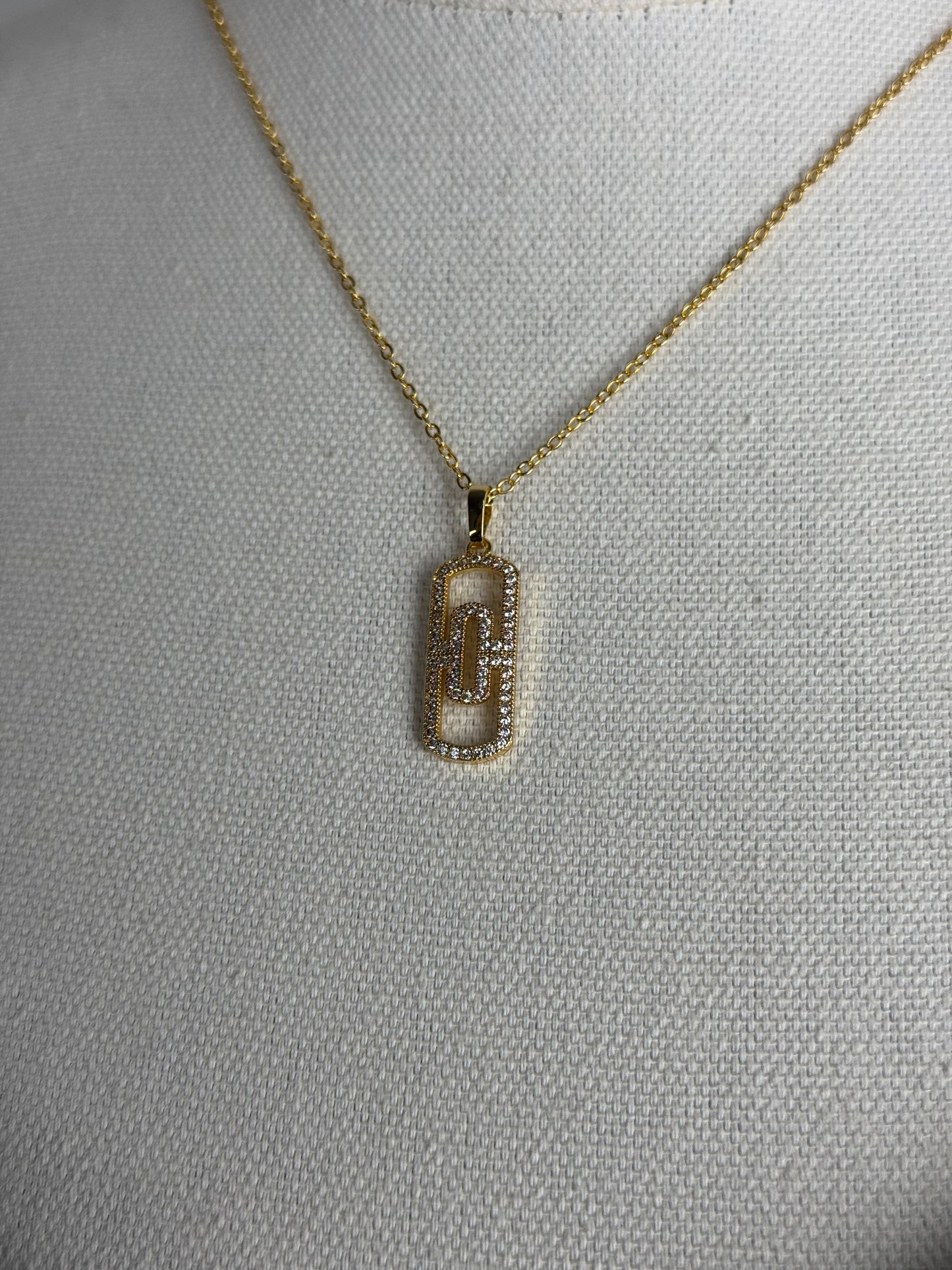 ITALIAN GOLD NECKLACE.
