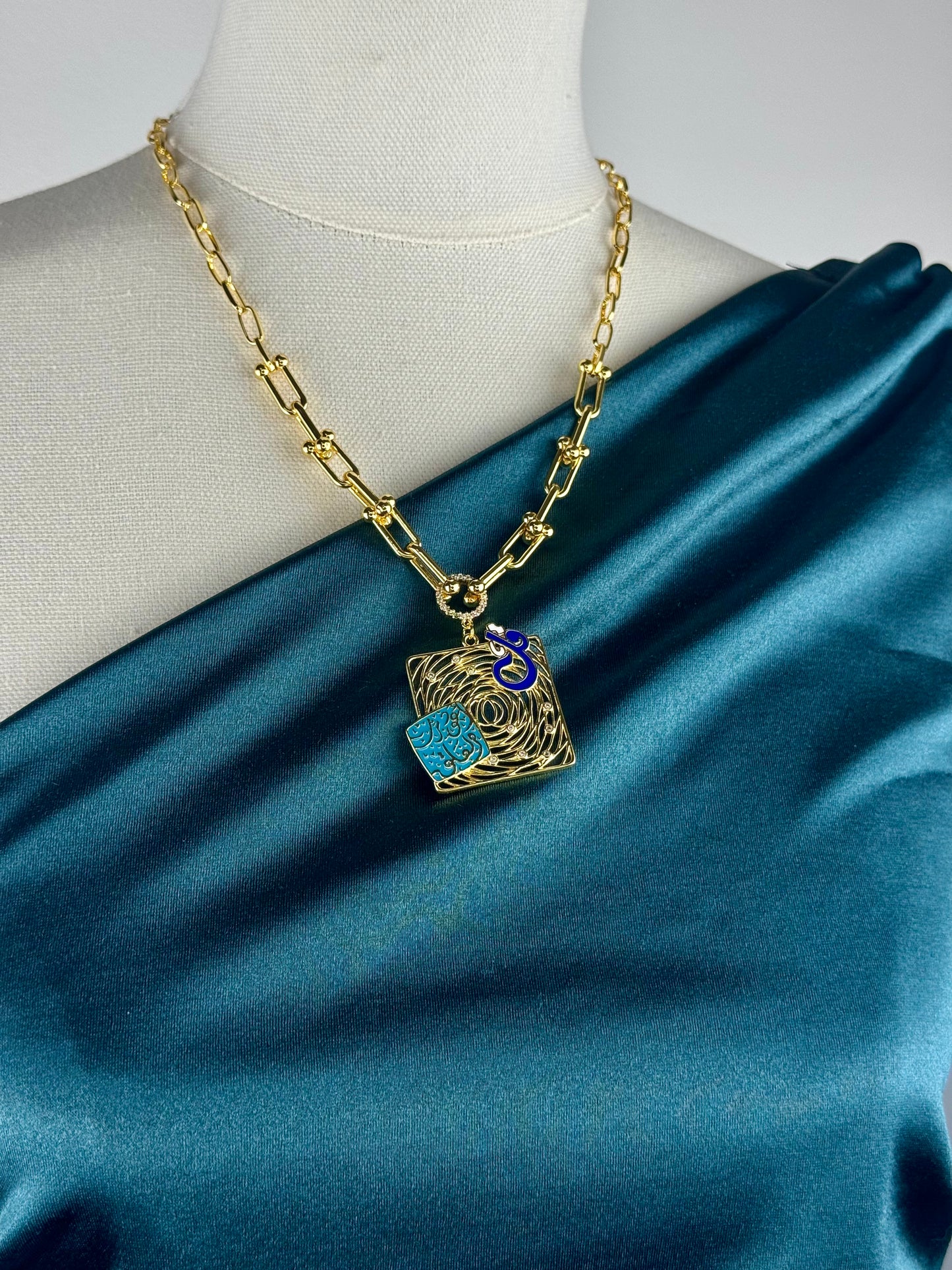 ITALIAN GOLD NECKLACE.