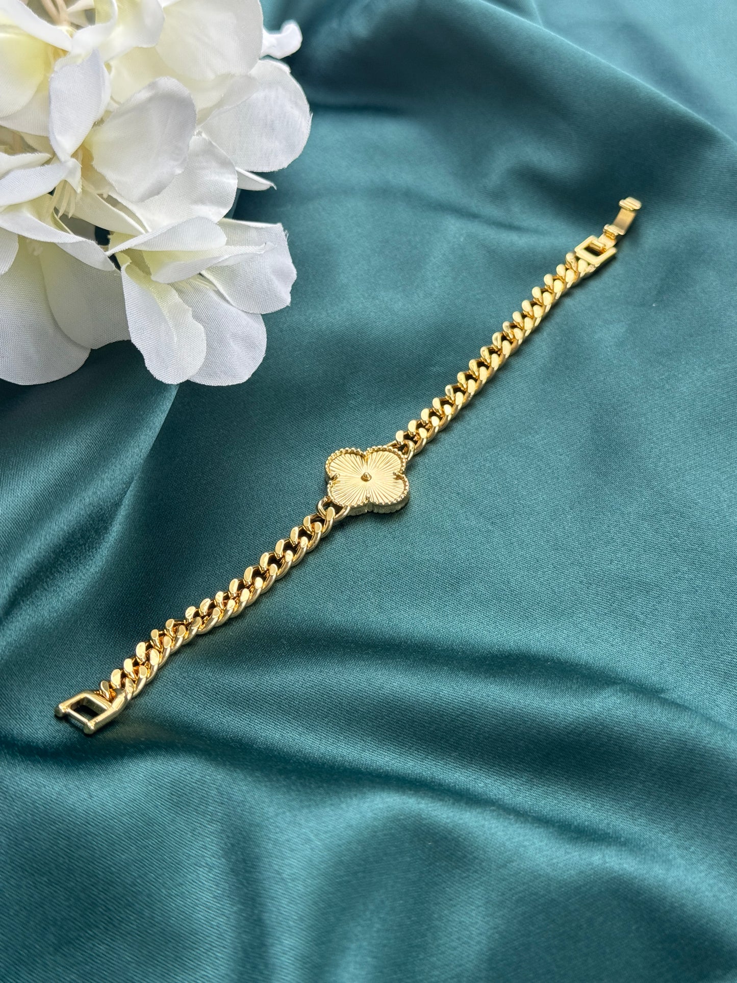 ITALIAN GOLD BRACELET.