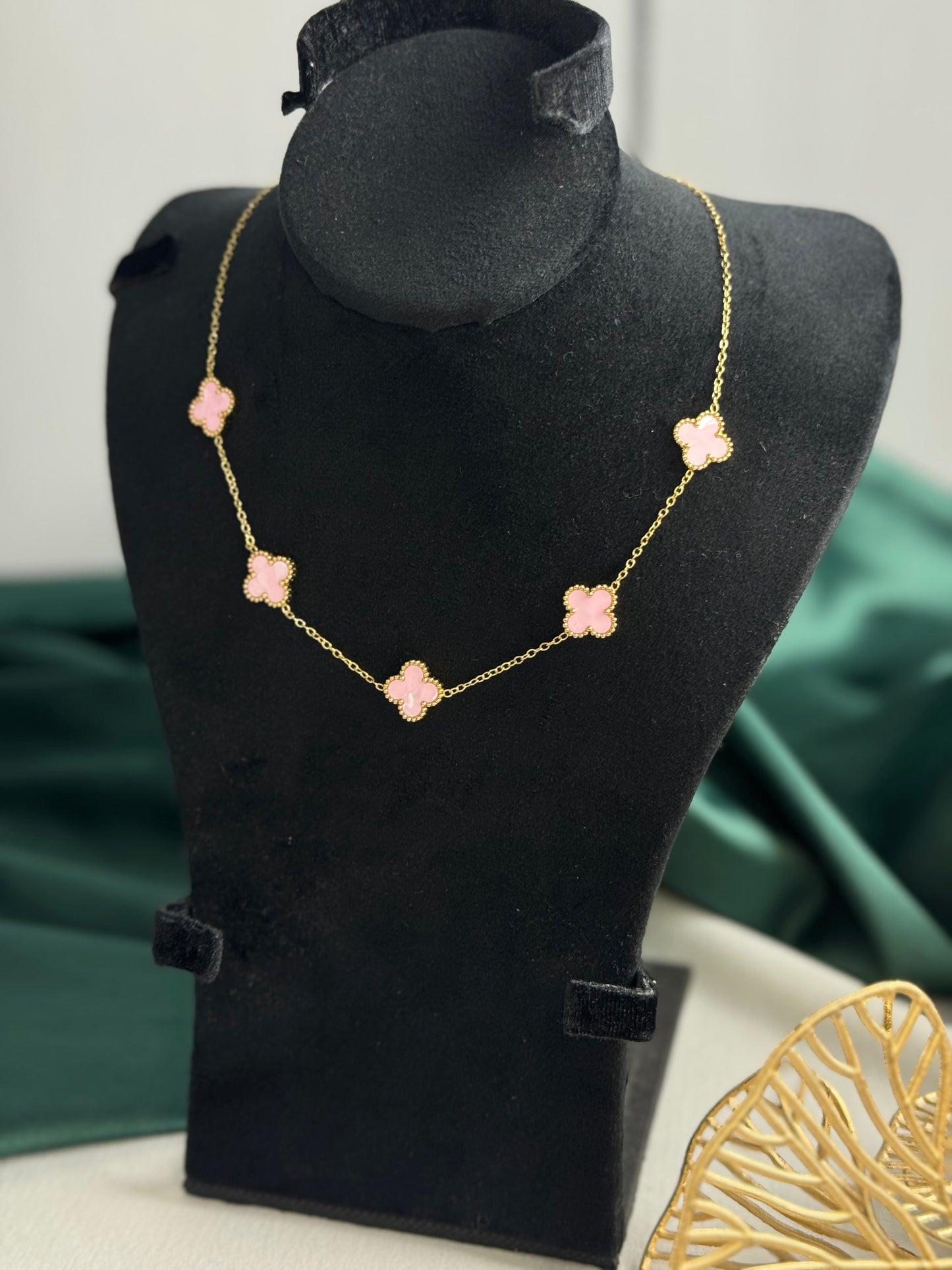 ITALIAN GOLD NECKLACE.