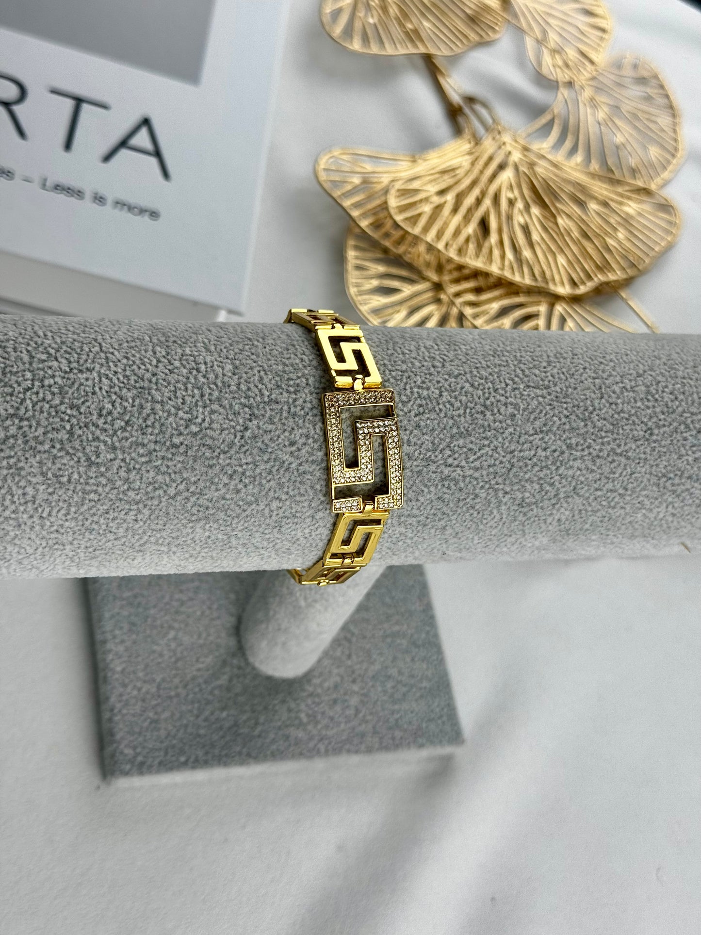 ITALIAN GOLD BRACELET.