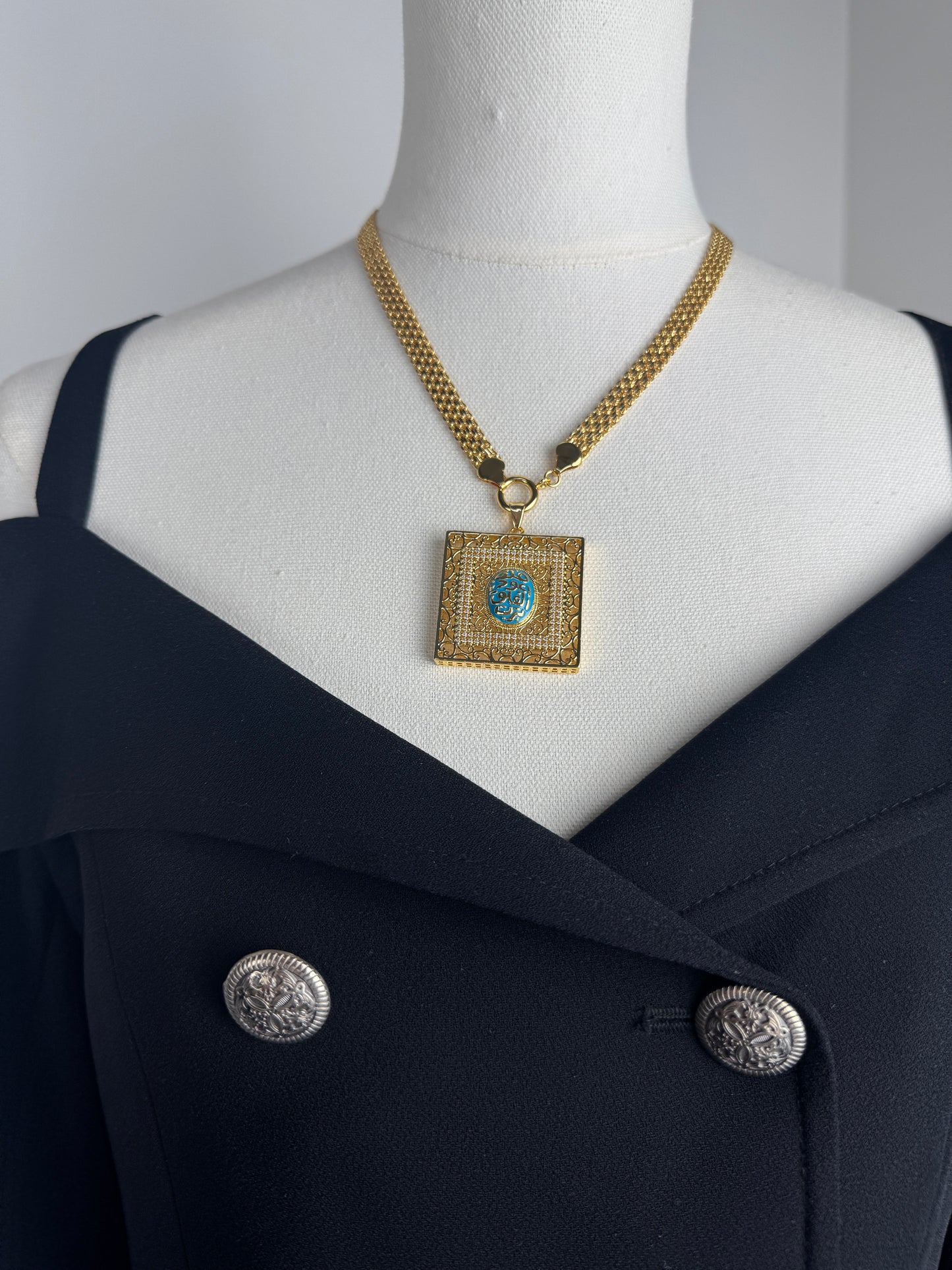 ITALIAN GOLD NECKLACE.