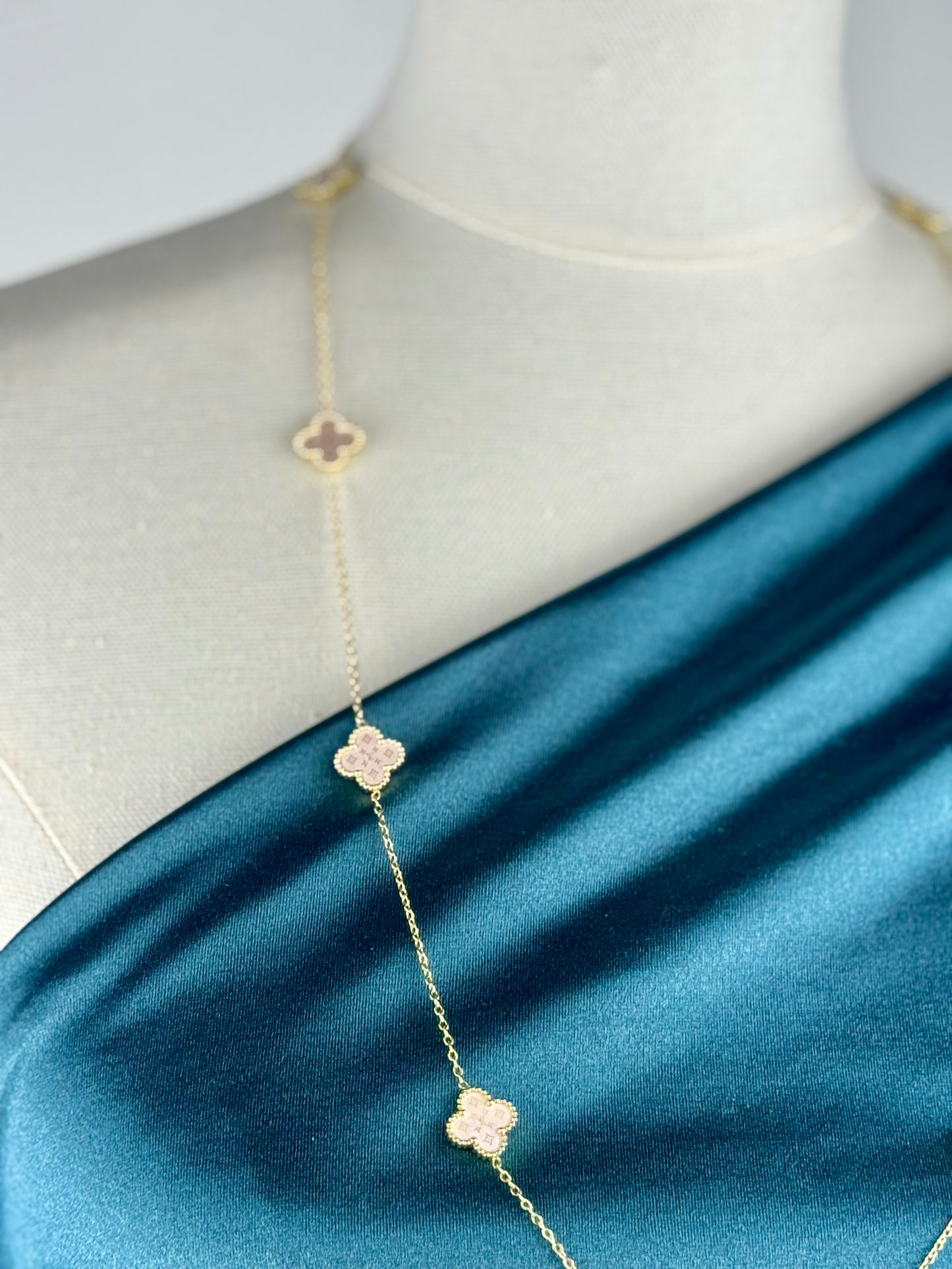 ITALIAN GOLD NECKLACE.