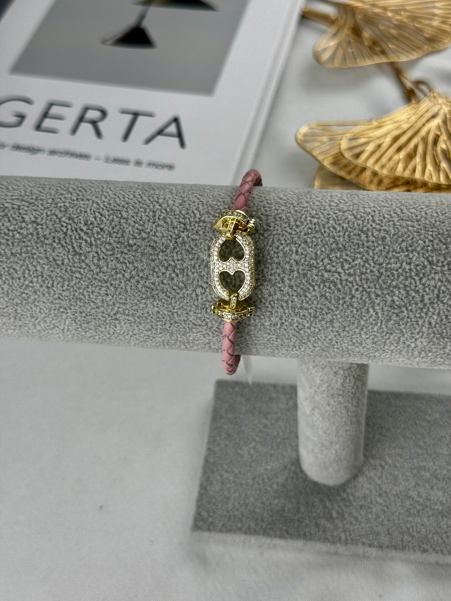 ITALIAN GOLD BRACELET.