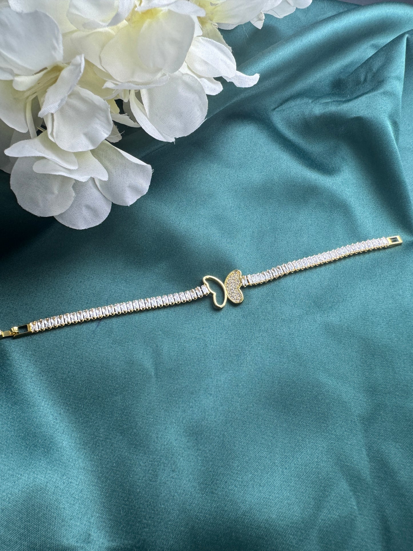ITALIAN GOLD BRACELET.