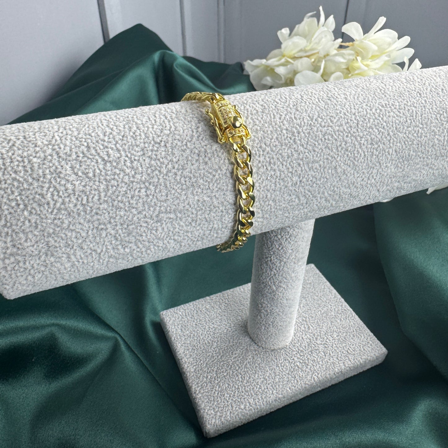 ITALIAN GOLD BRACELET.