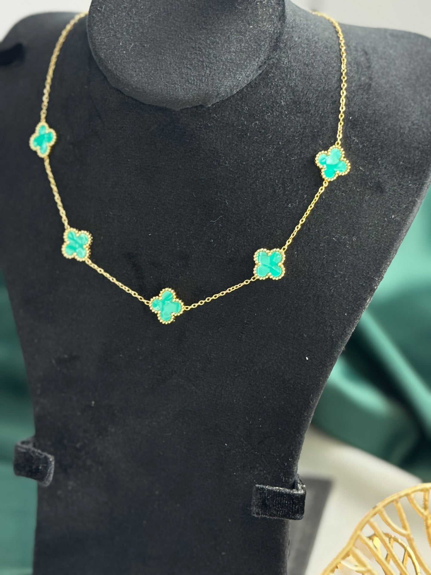 ITALIAN GOLD NECKLACE.