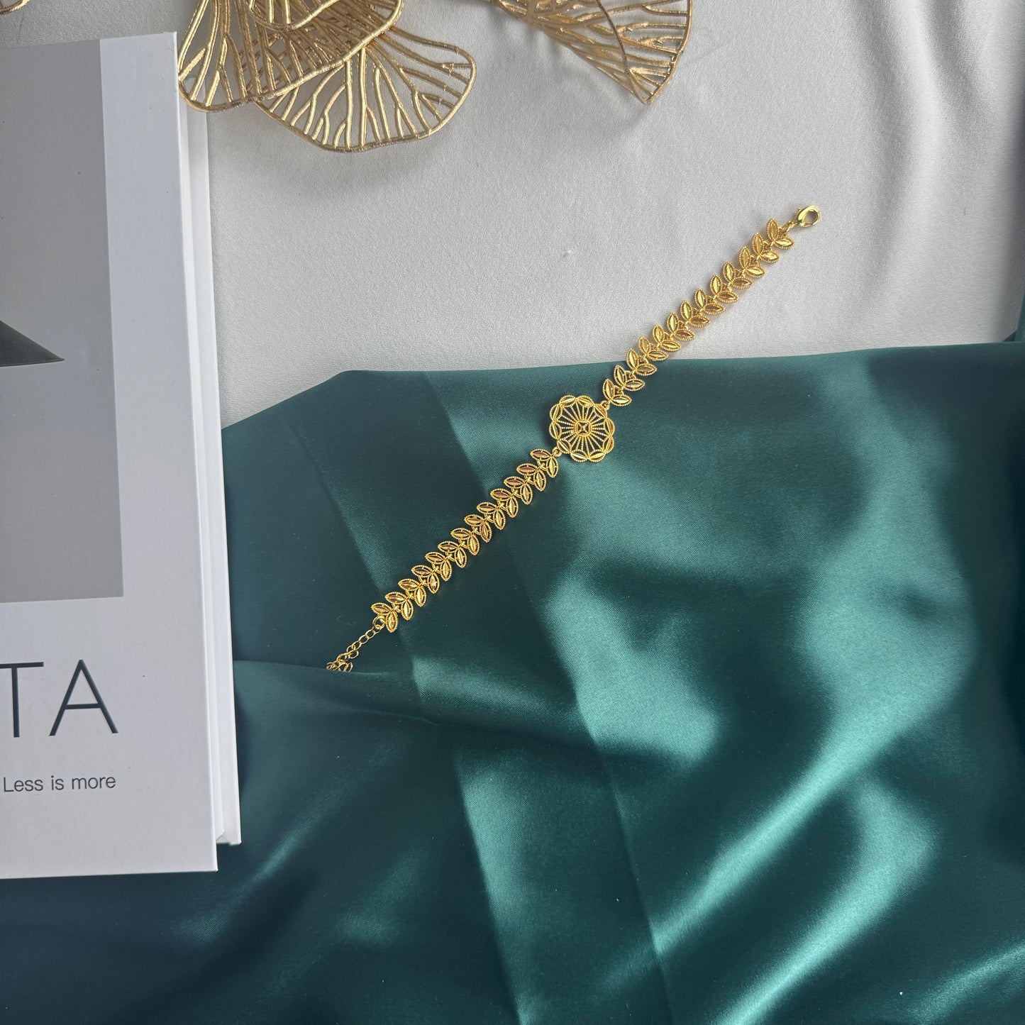 ITALIAN GOLD BRACELET.