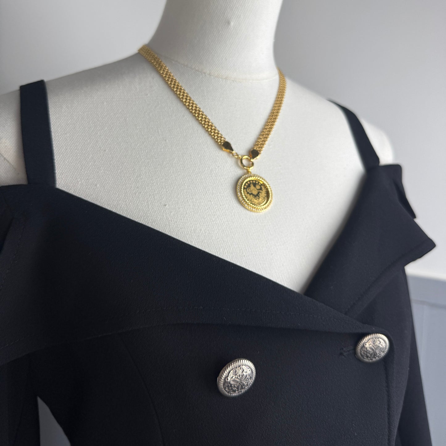 ITALIAN GOLD NECKLACE.
