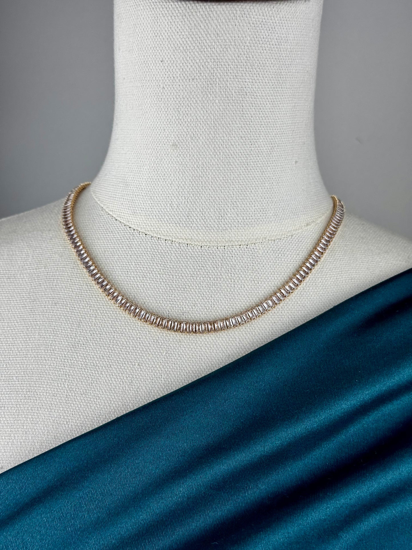 ITALIAN GOLD NECKLACE.