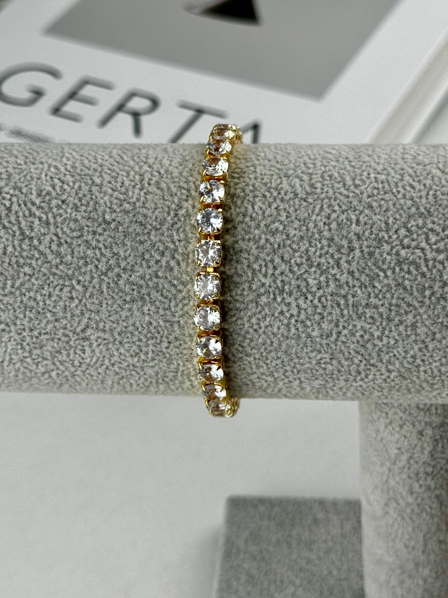 ITALIAN GOLD BRACELET.