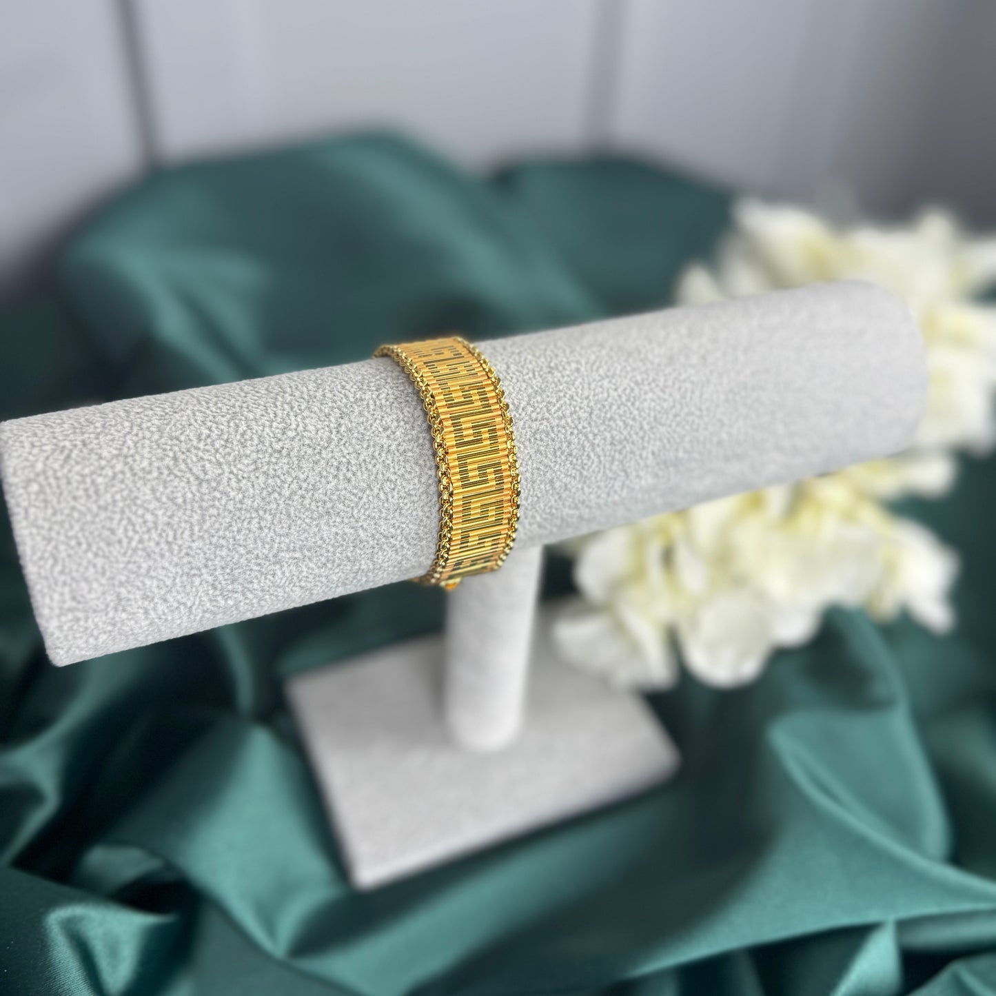 ITALIAN GOLD BRACELET.