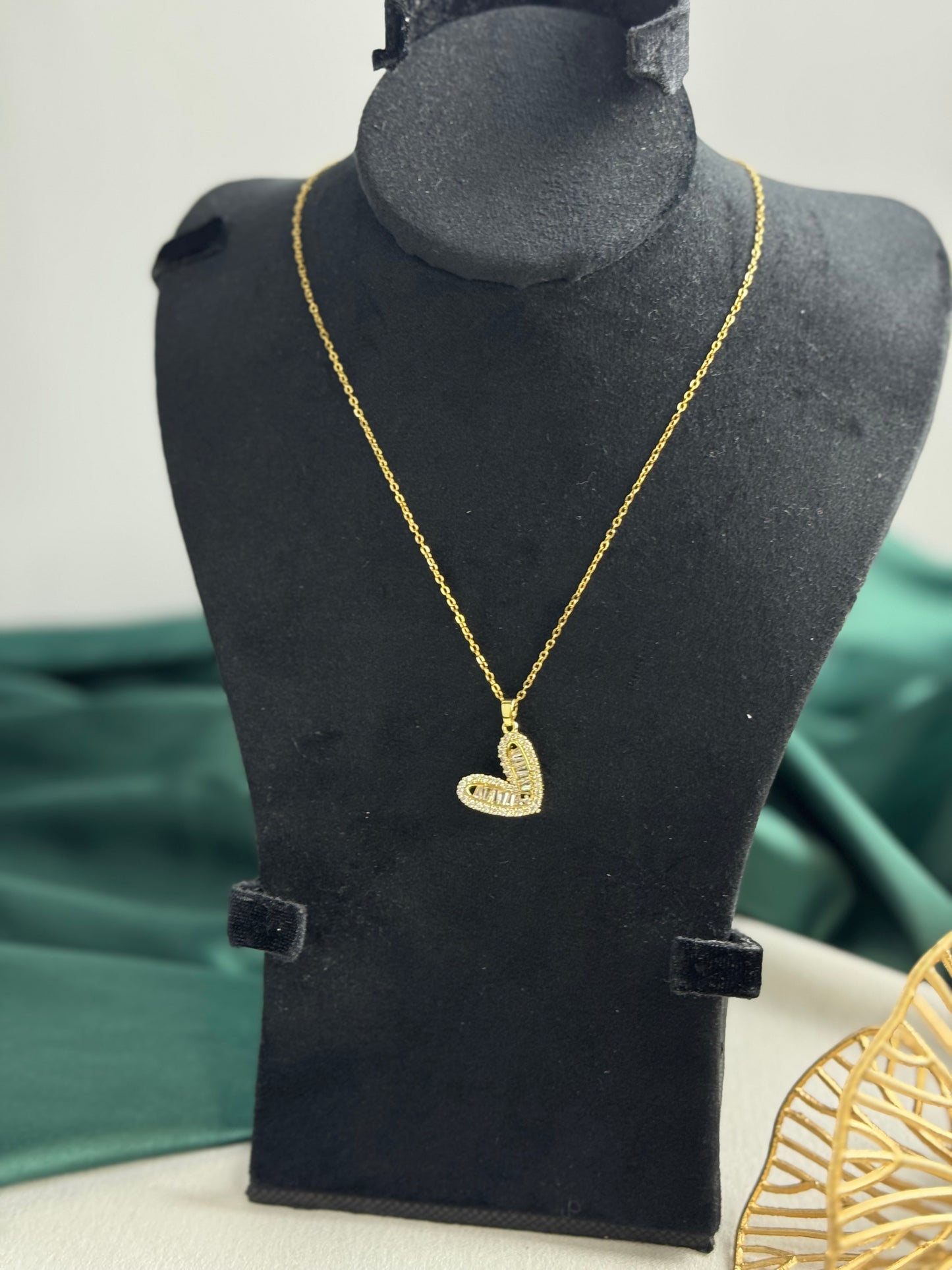 ITALIAN GOLD NECKLACE.