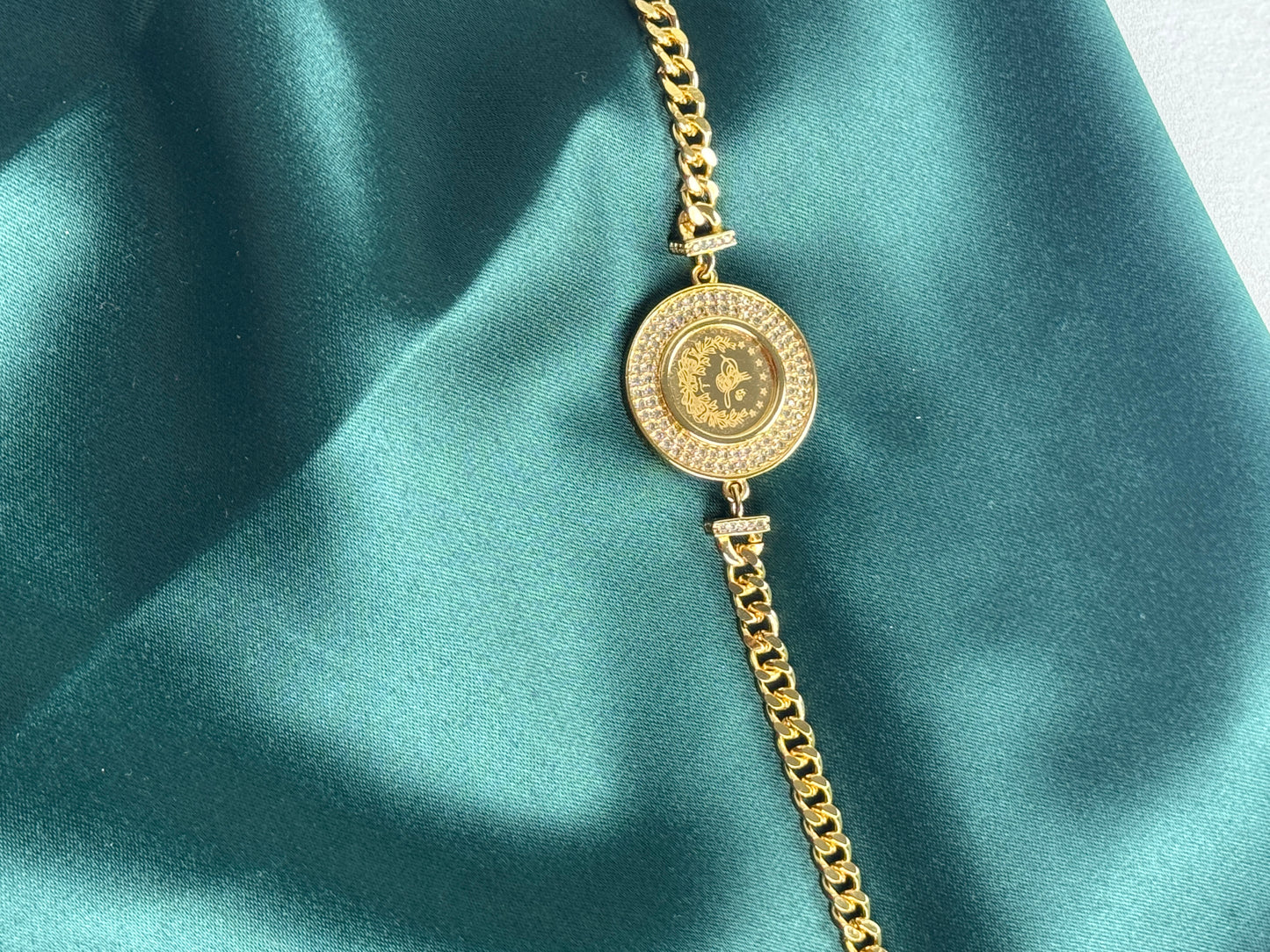 ITALIAN GOLD BRACELET.