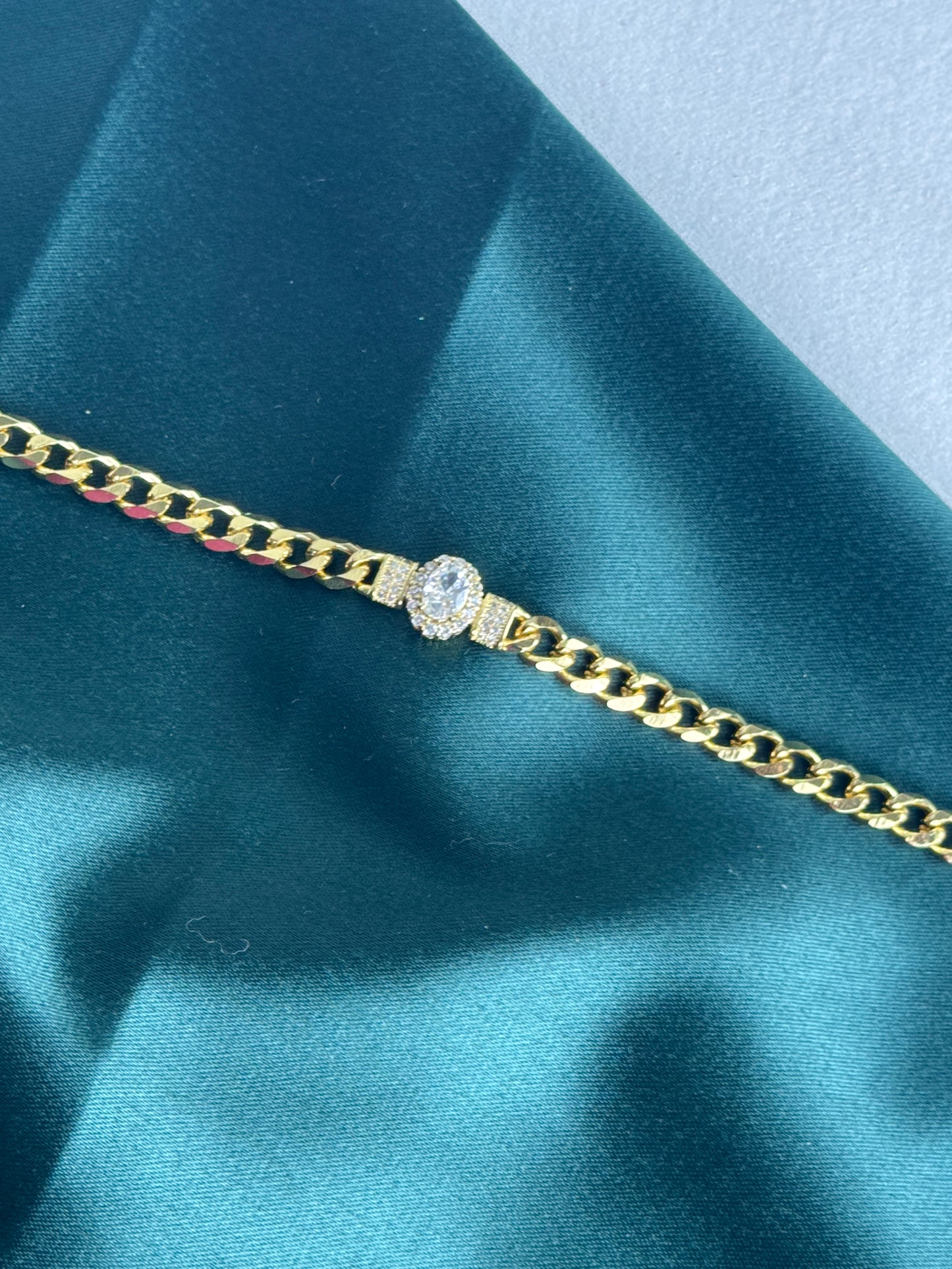 ITALIAN GOLD BRACELET.