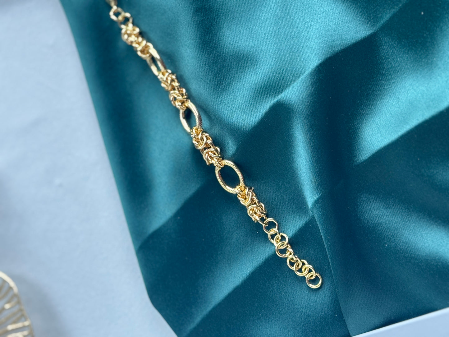 ITALIAN GOLD BRACELET.