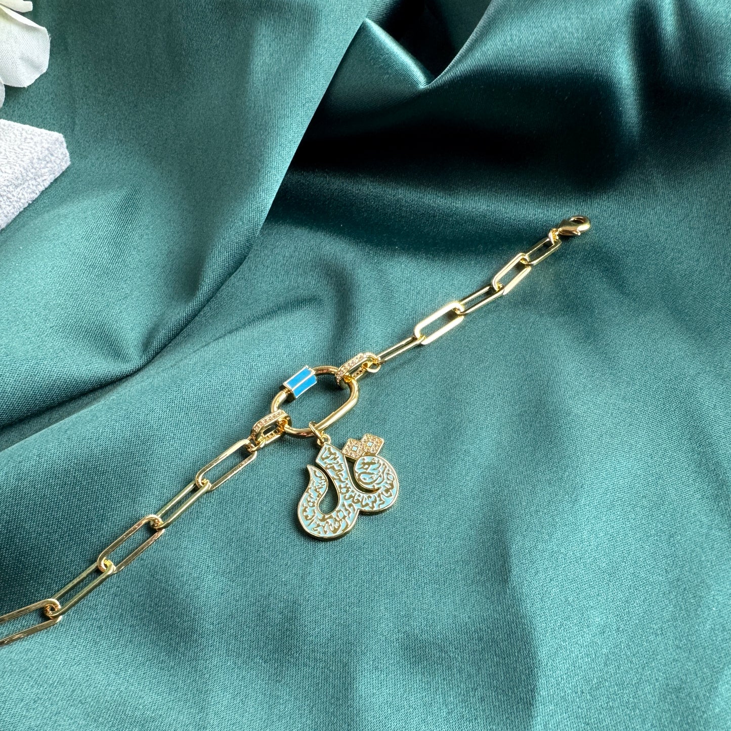 ITALIAN GOLD BRACELET.