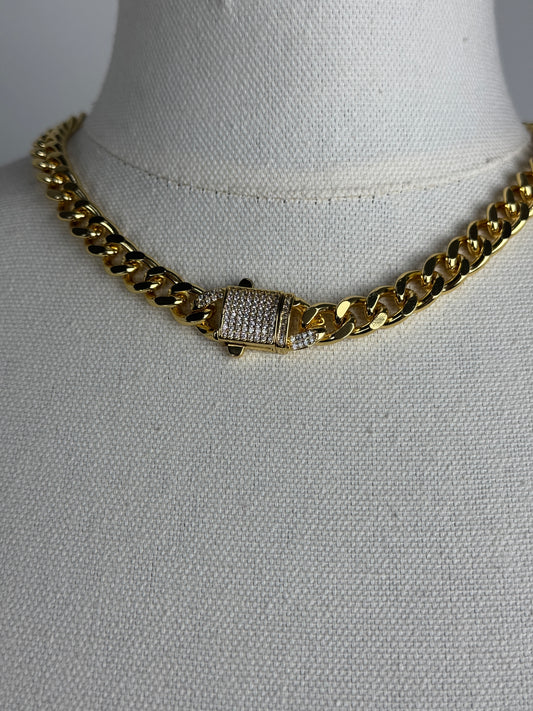 ITALIAN GOLD NECKLACE.