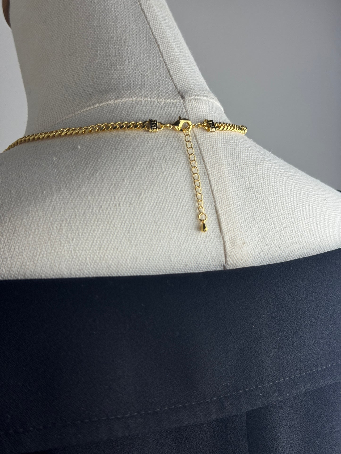 ITALIAN GOLD NECKLACE.