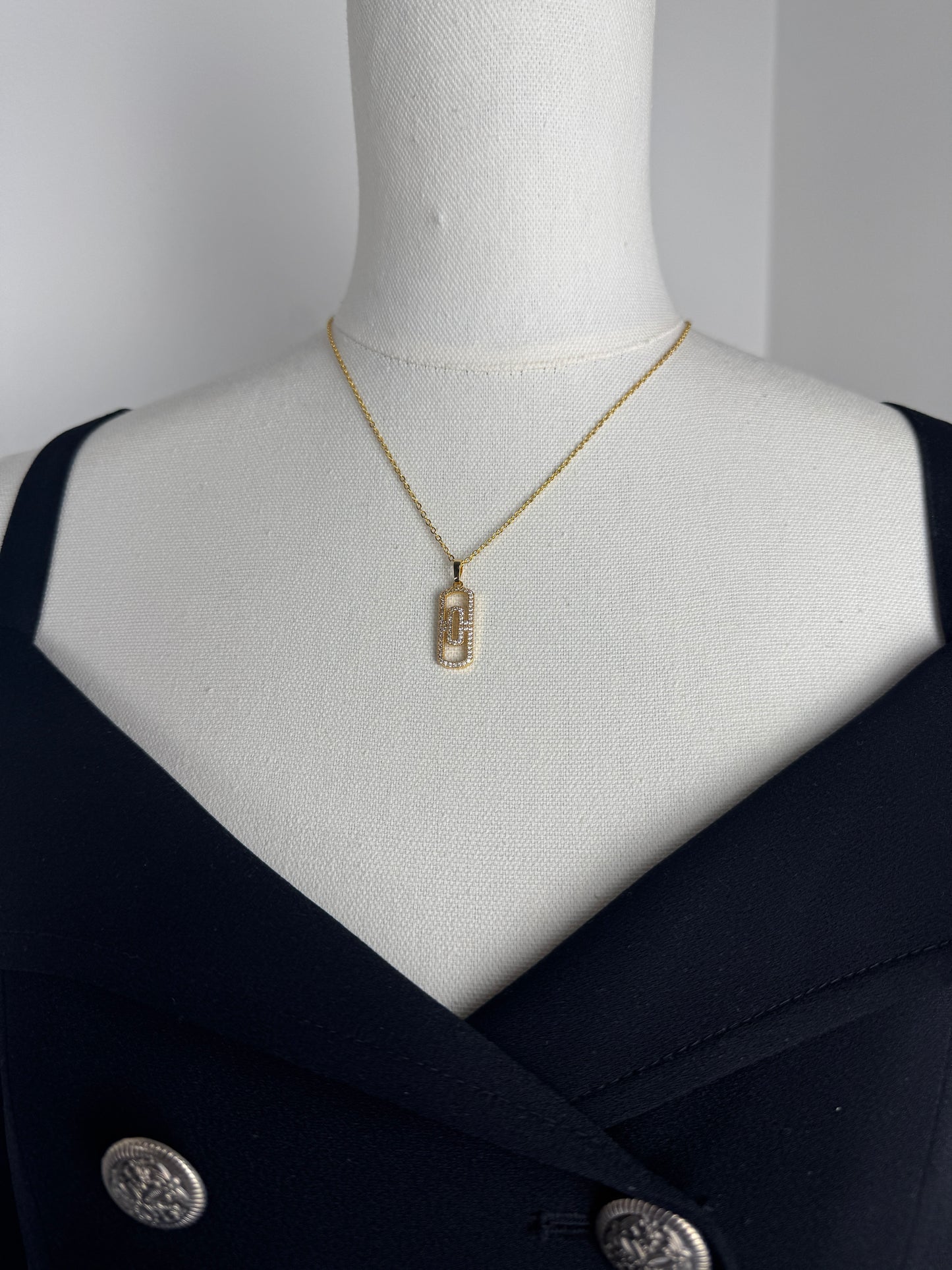 ITALIAN GOLD NECKLACE.