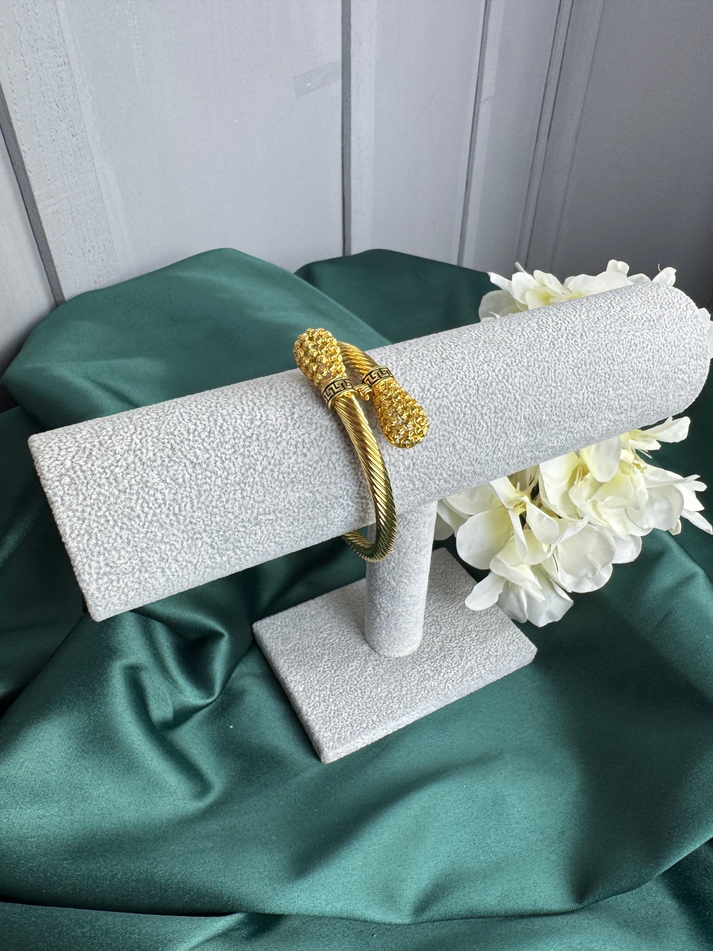 ITALIAN GOLD BANGLE BRACELET
