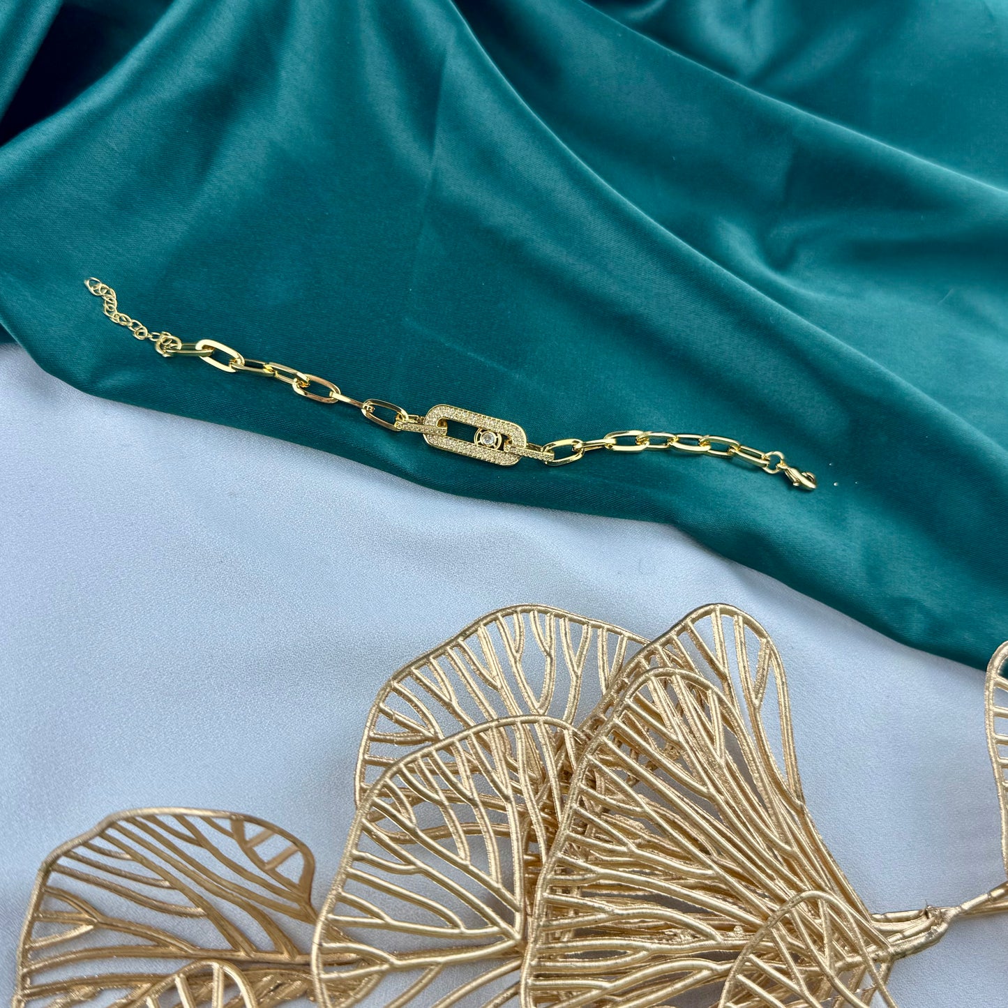 ITALIAN GOLD BRACELET.
