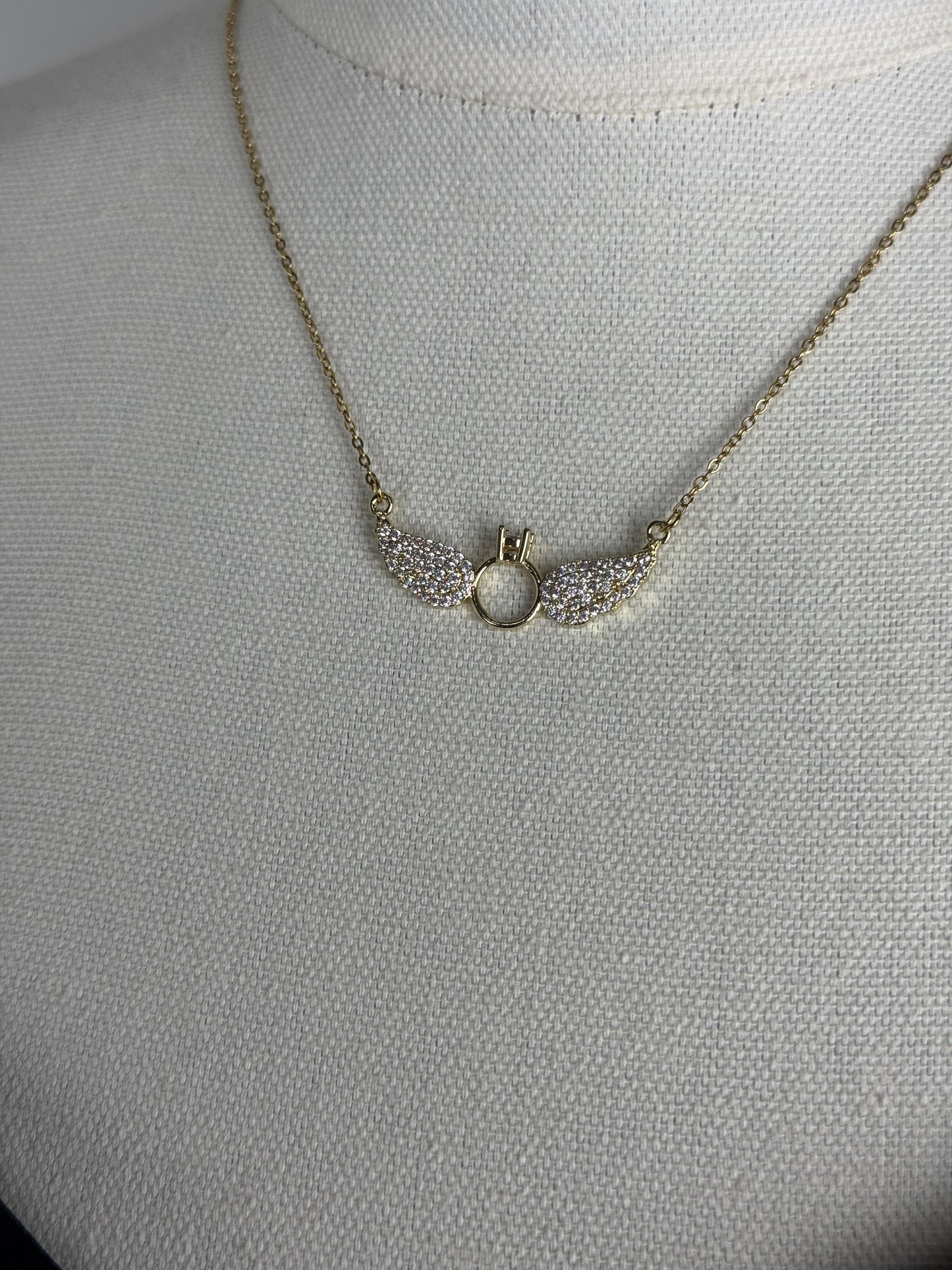 ITALIAN GOLD NECKLACE.
