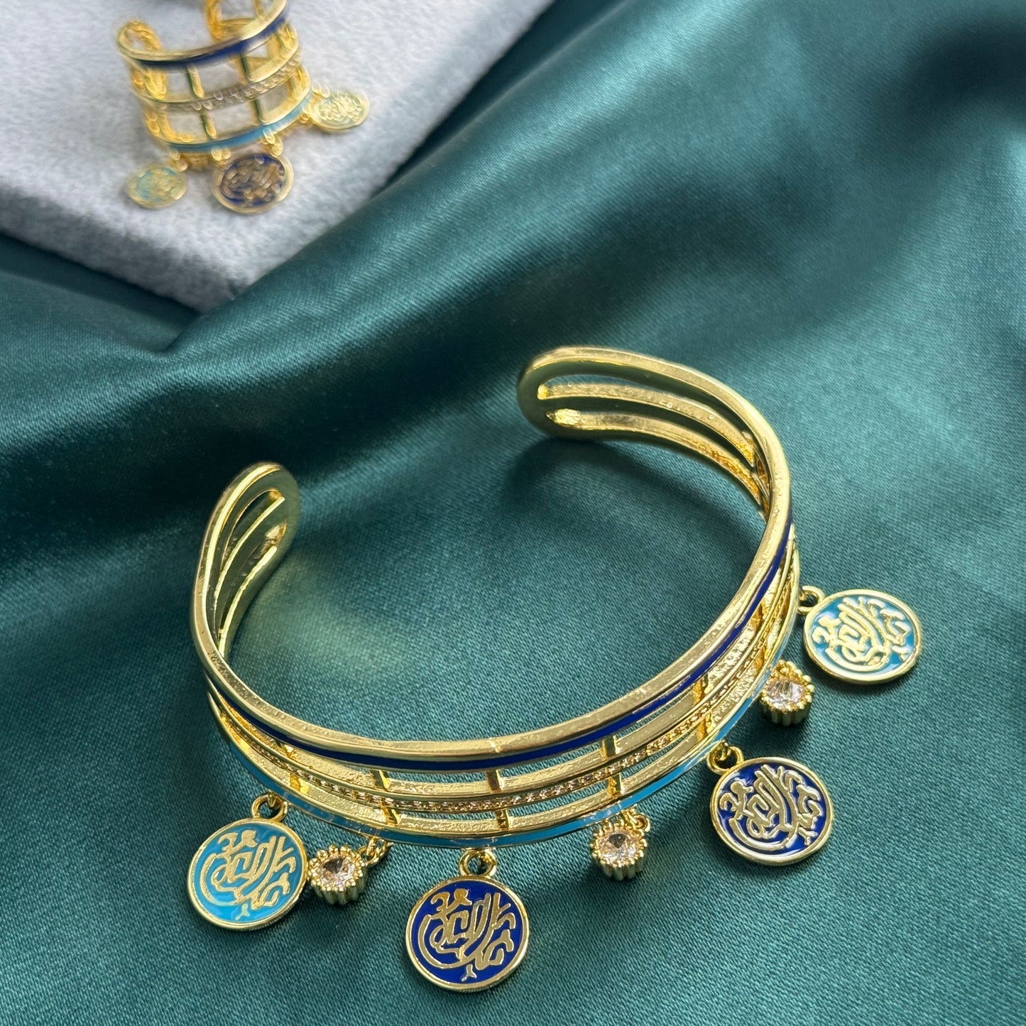 ITALIAN GOLD BRACELET AND RING SET.