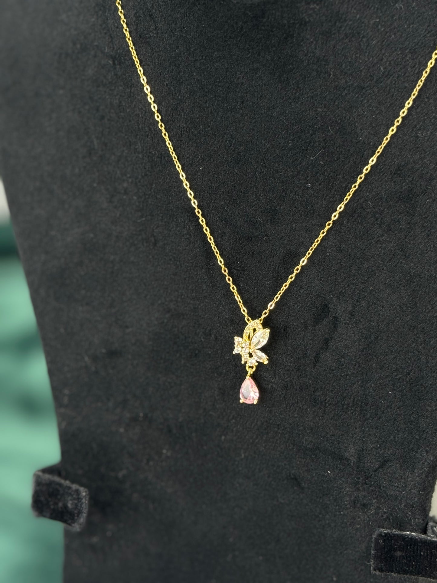 ITALIAN GOLD NECKLACE.