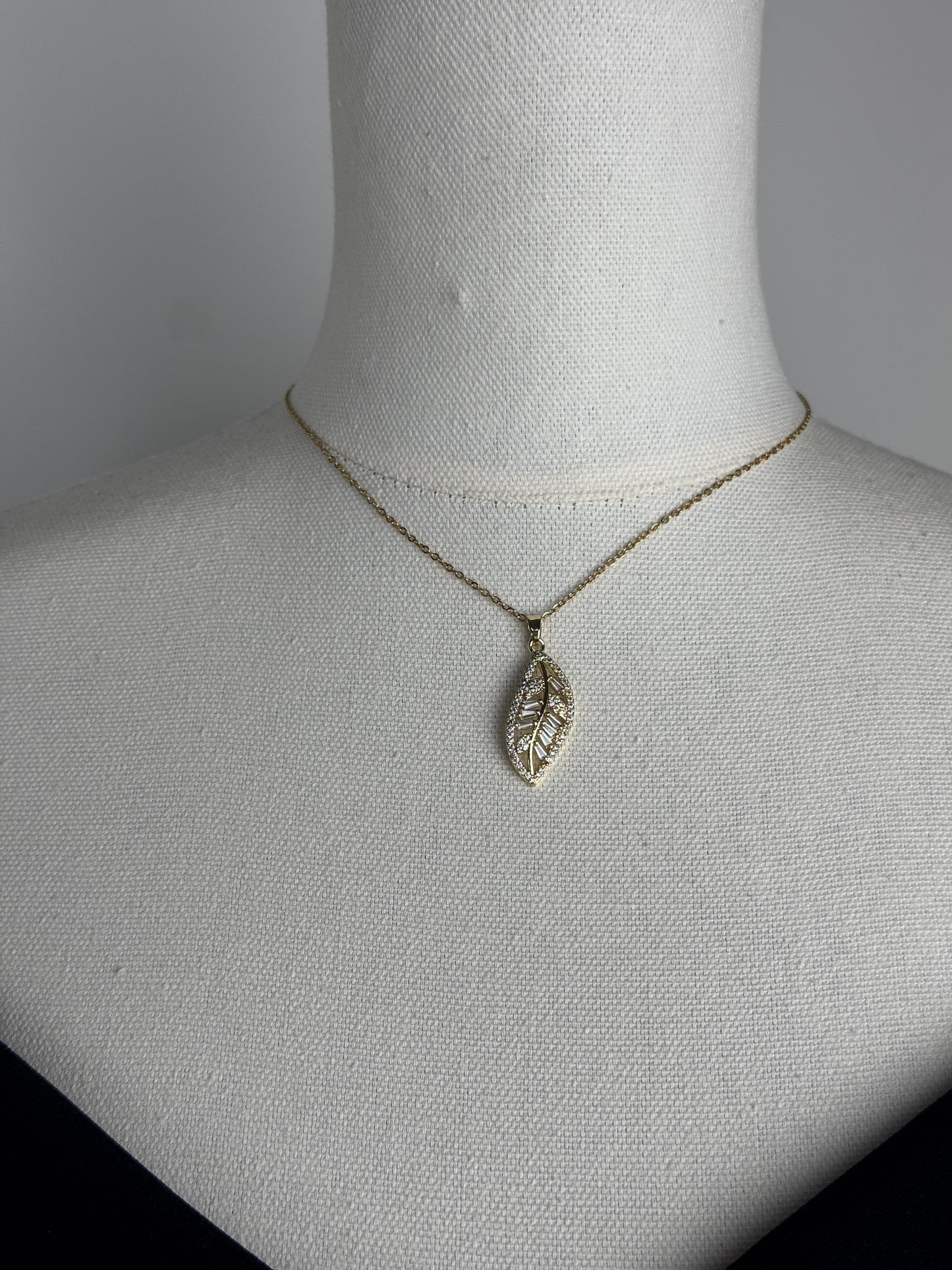 ITALIAN GOLD NECKLACE.