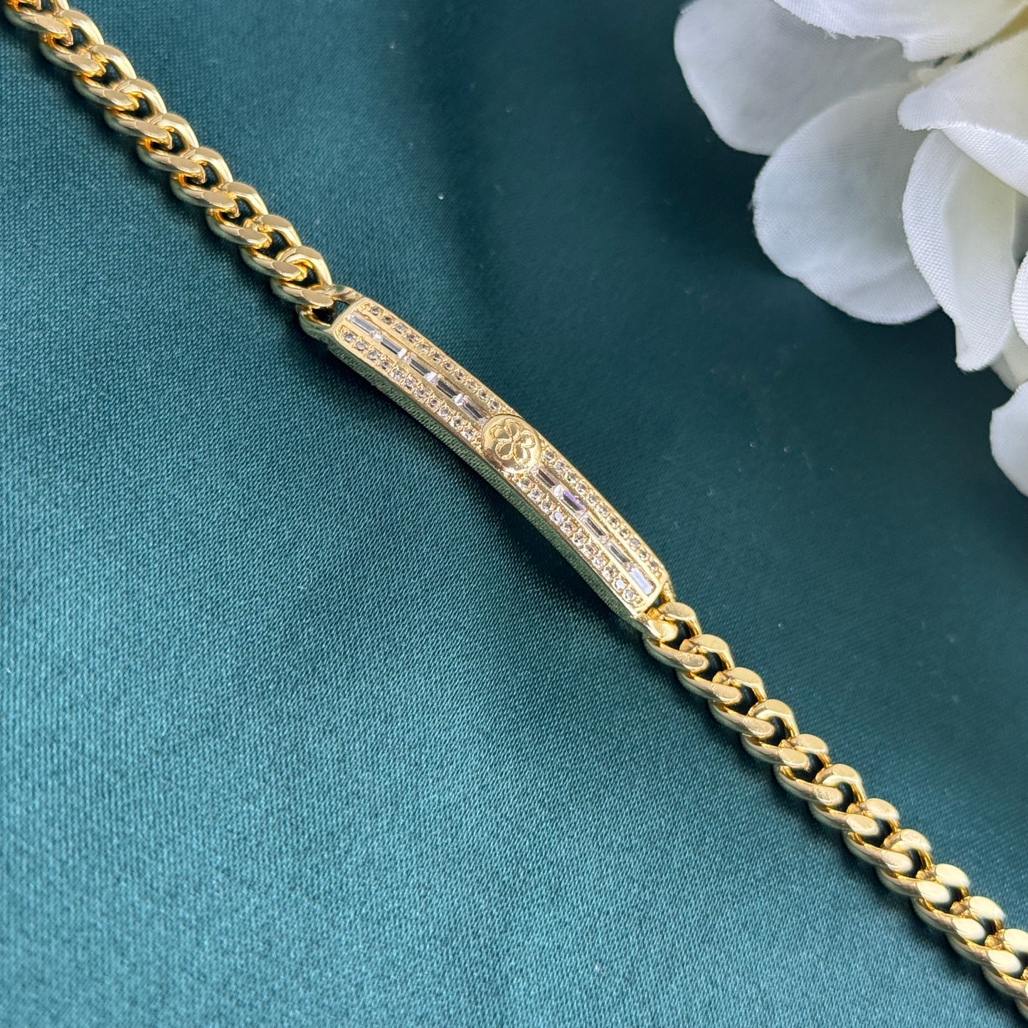 ITALIAN GOLD BRACELET.