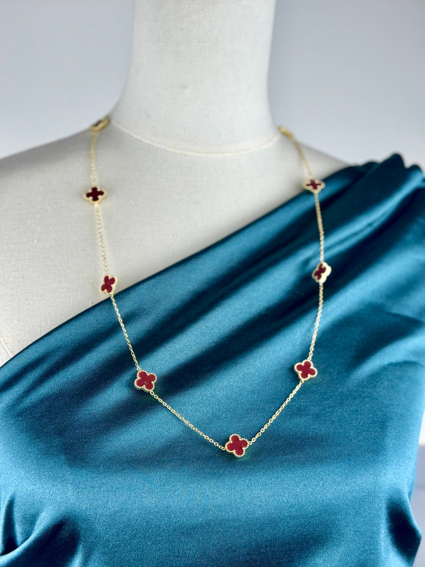 ITALIAN GOLD NECKLACE.