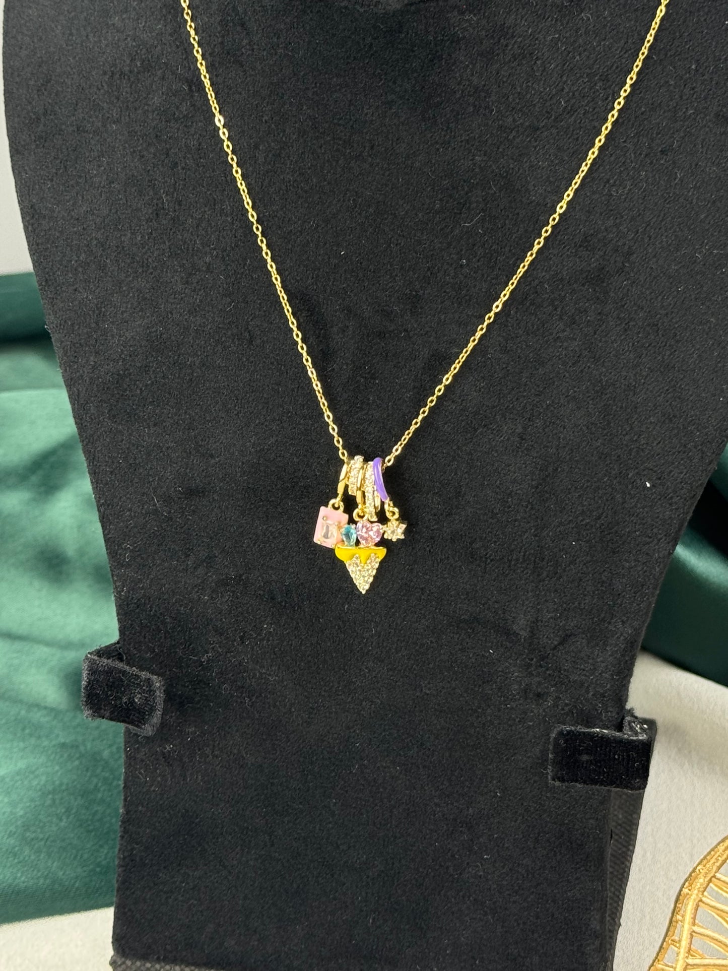 ITALIAN GOLD NECKLACE.