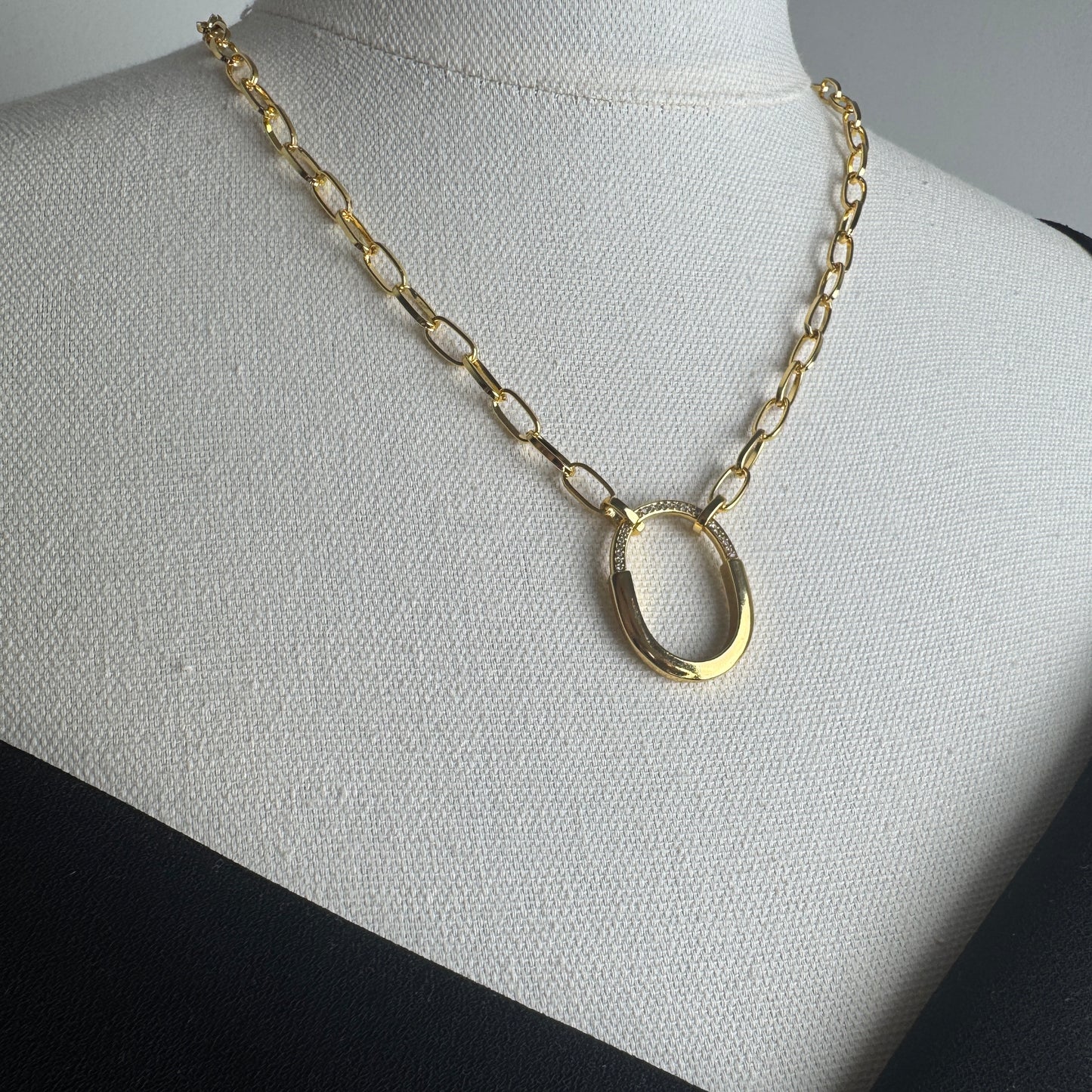 ITALIAN GOLD NECKLACE.