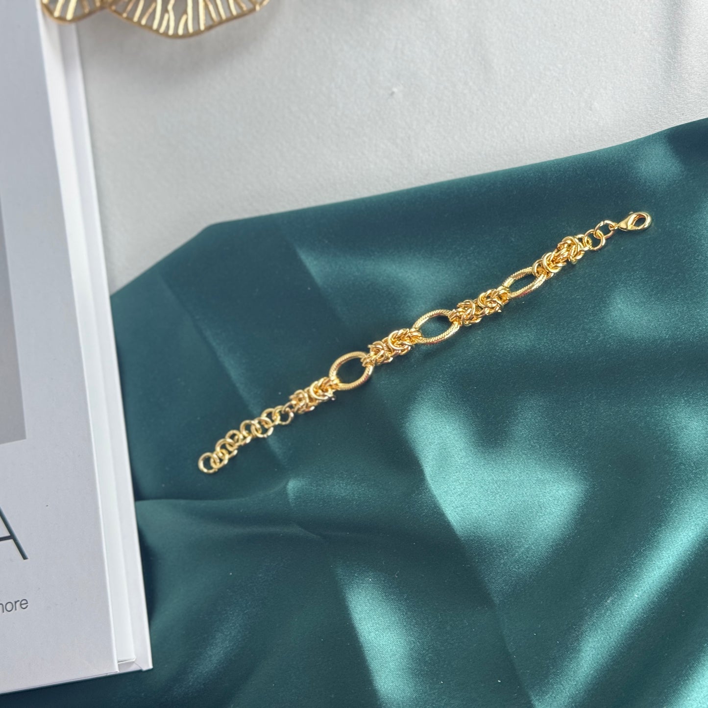 ITALIAN GOLD BRACELET.