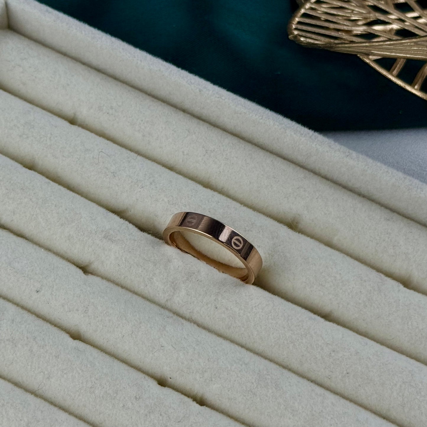 ITALIAN GOLD RINGS.