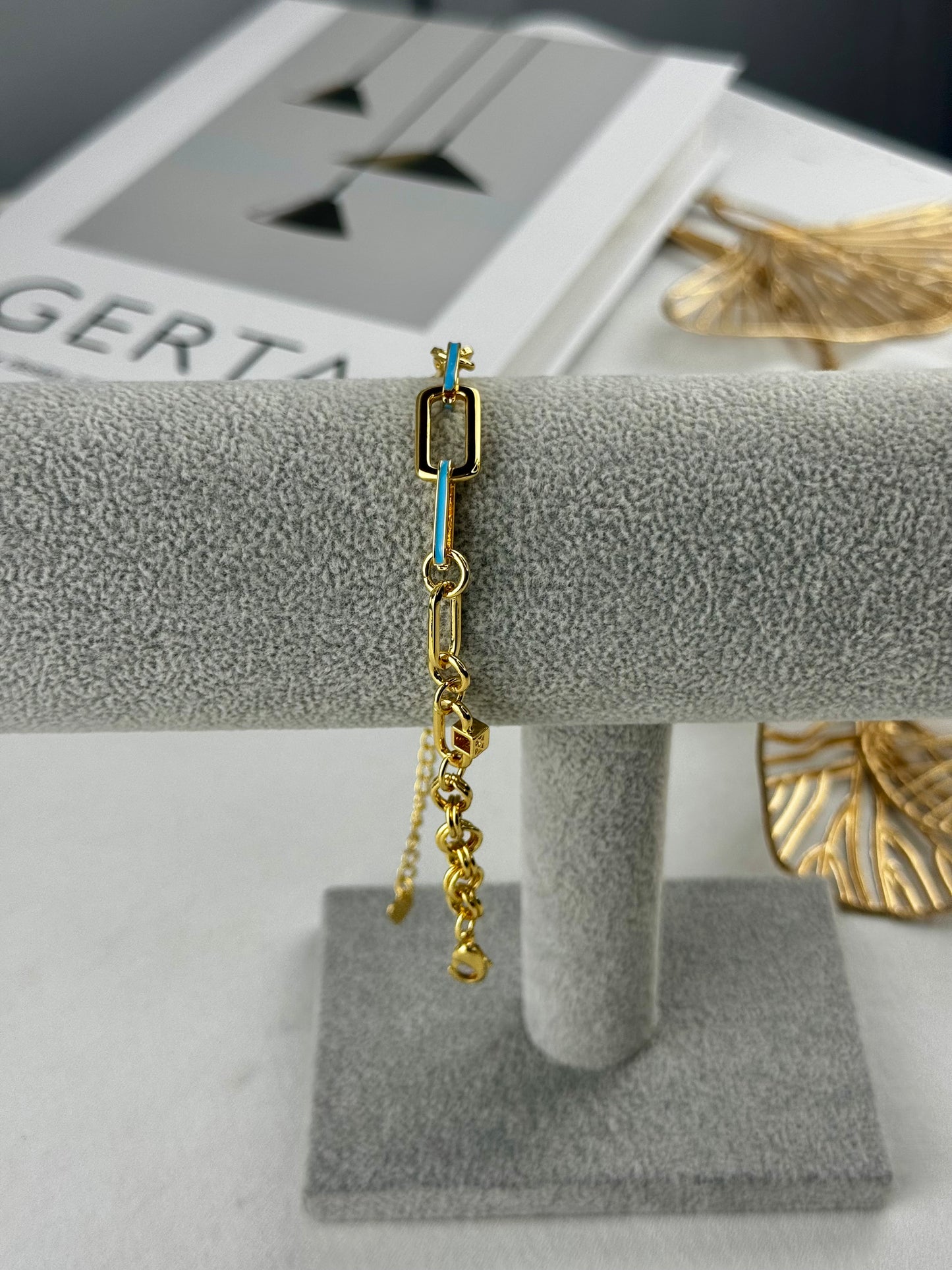 ITALIAN GOLD BRACELET.