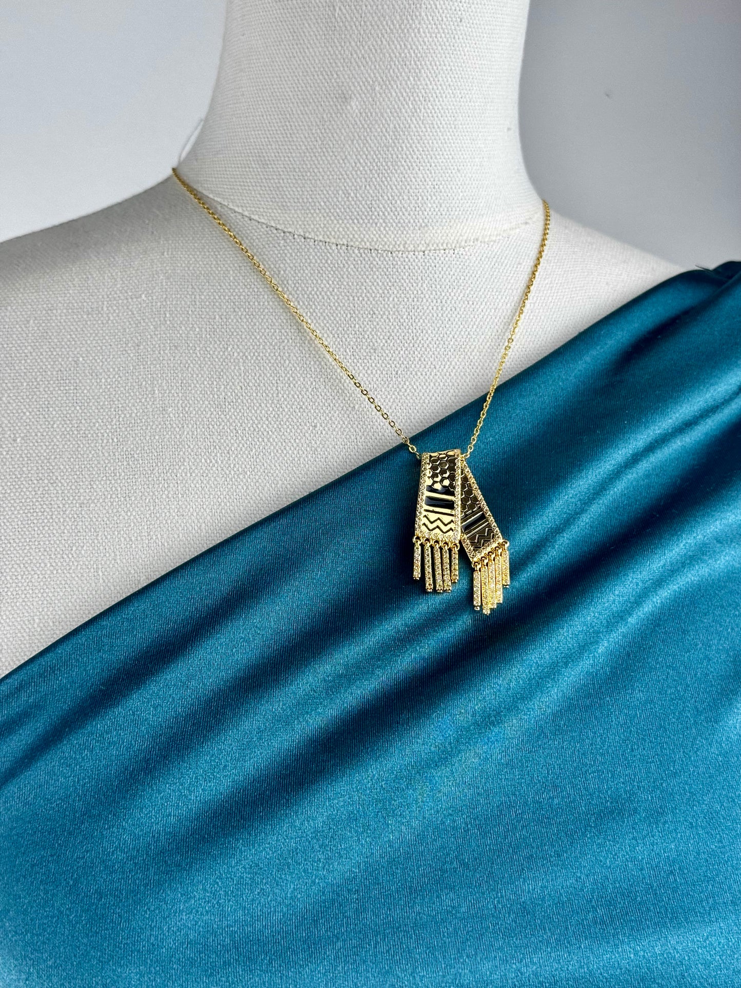 ITALIAN GOLD NECKLACE.