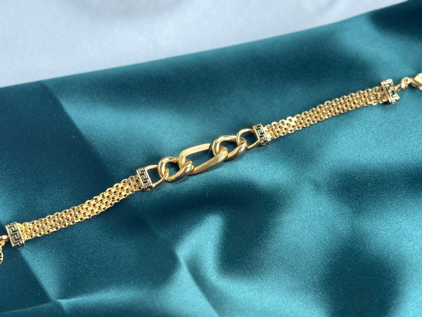 ITALIAN GOLD BRACELET.