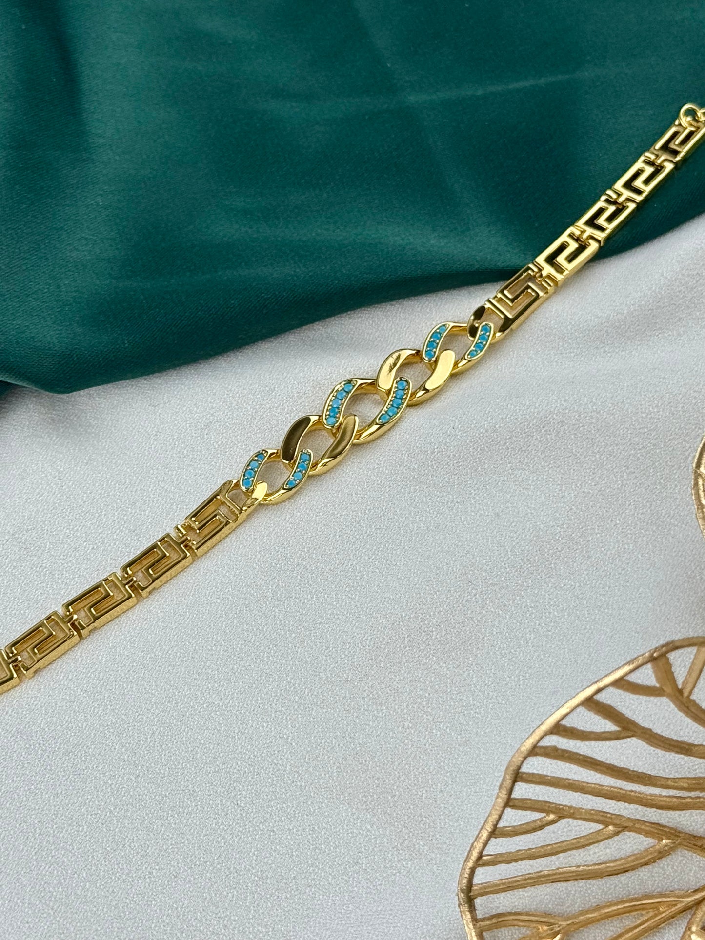 ITALIAN GOLD BRACELET.