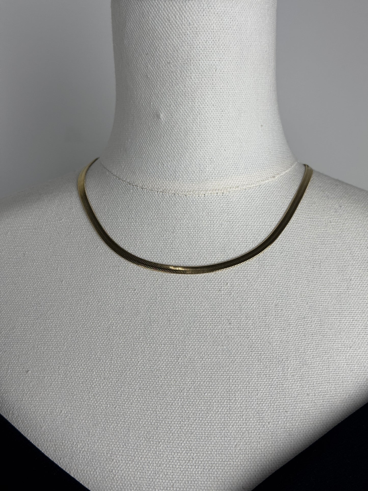 ITALIAN GOLD NECKLACE.