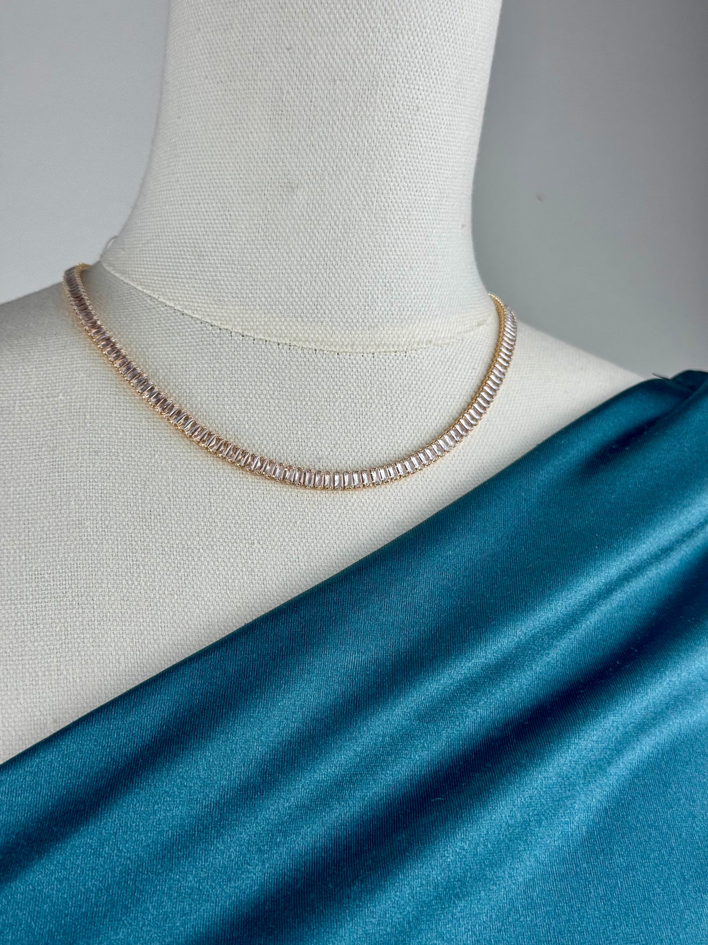 ITALIAN GOLD NECKLACE.