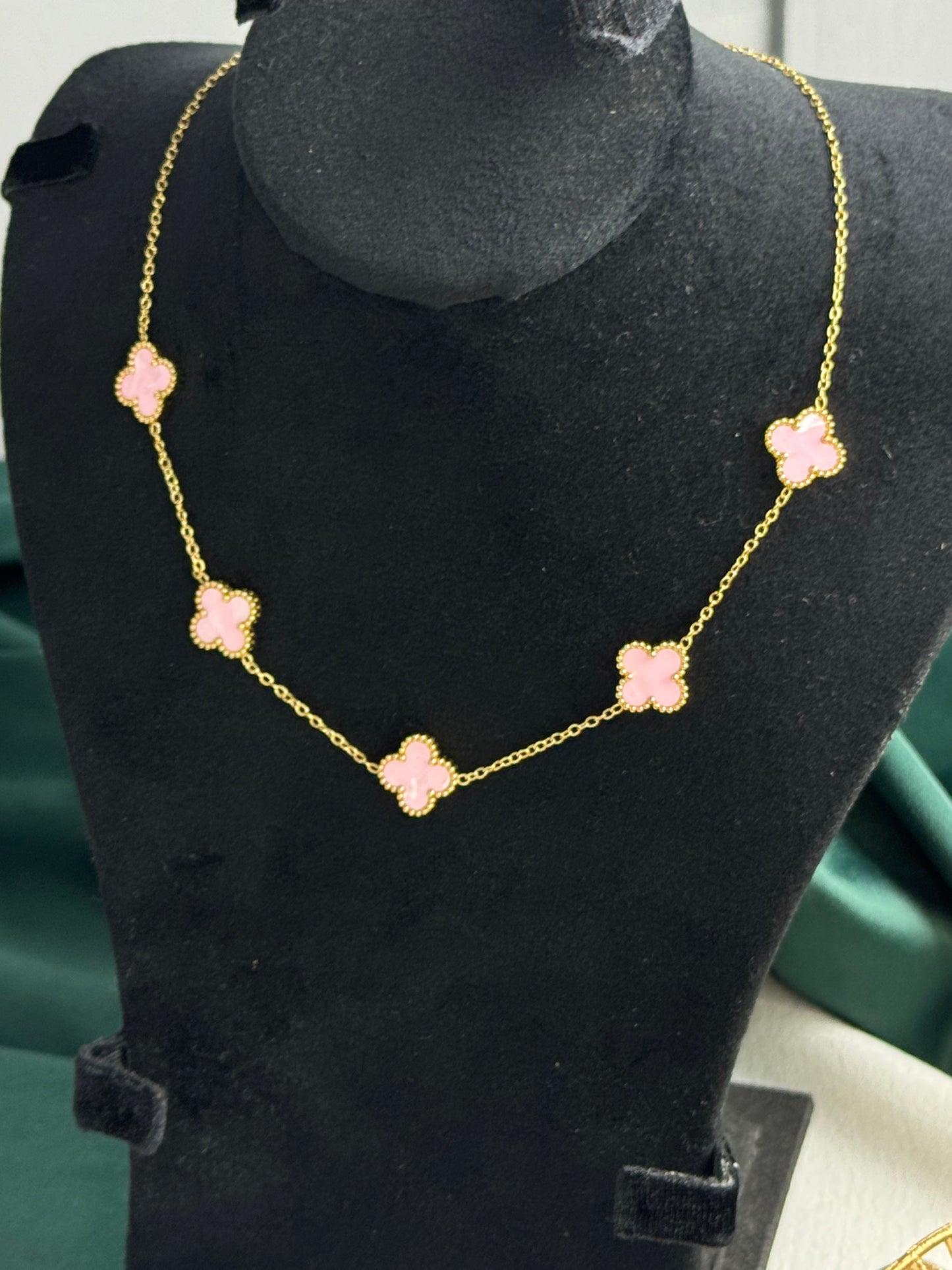 ITALIAN GOLD NECKLACE.