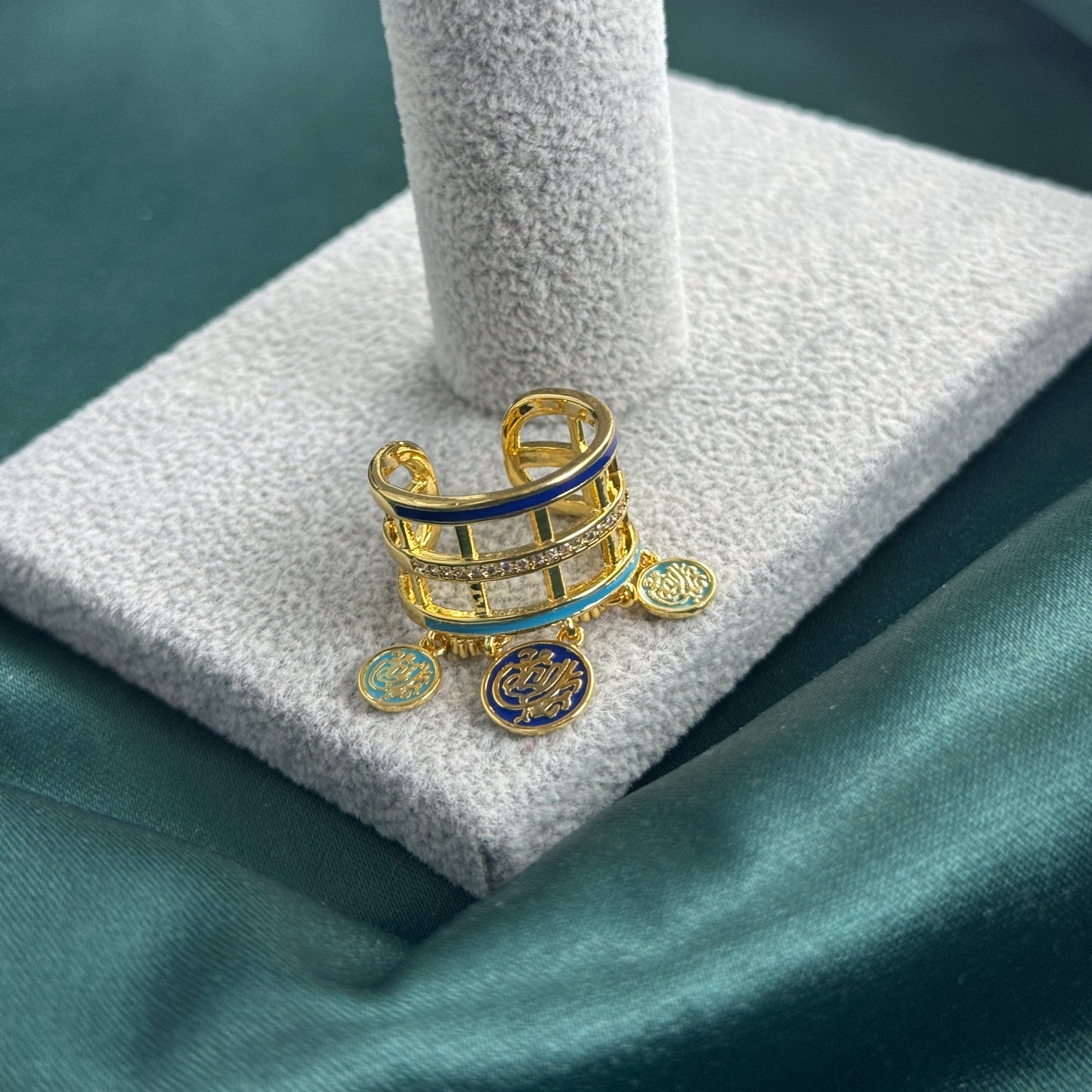ITALIAN GOLD BRACELET AND RING SET.