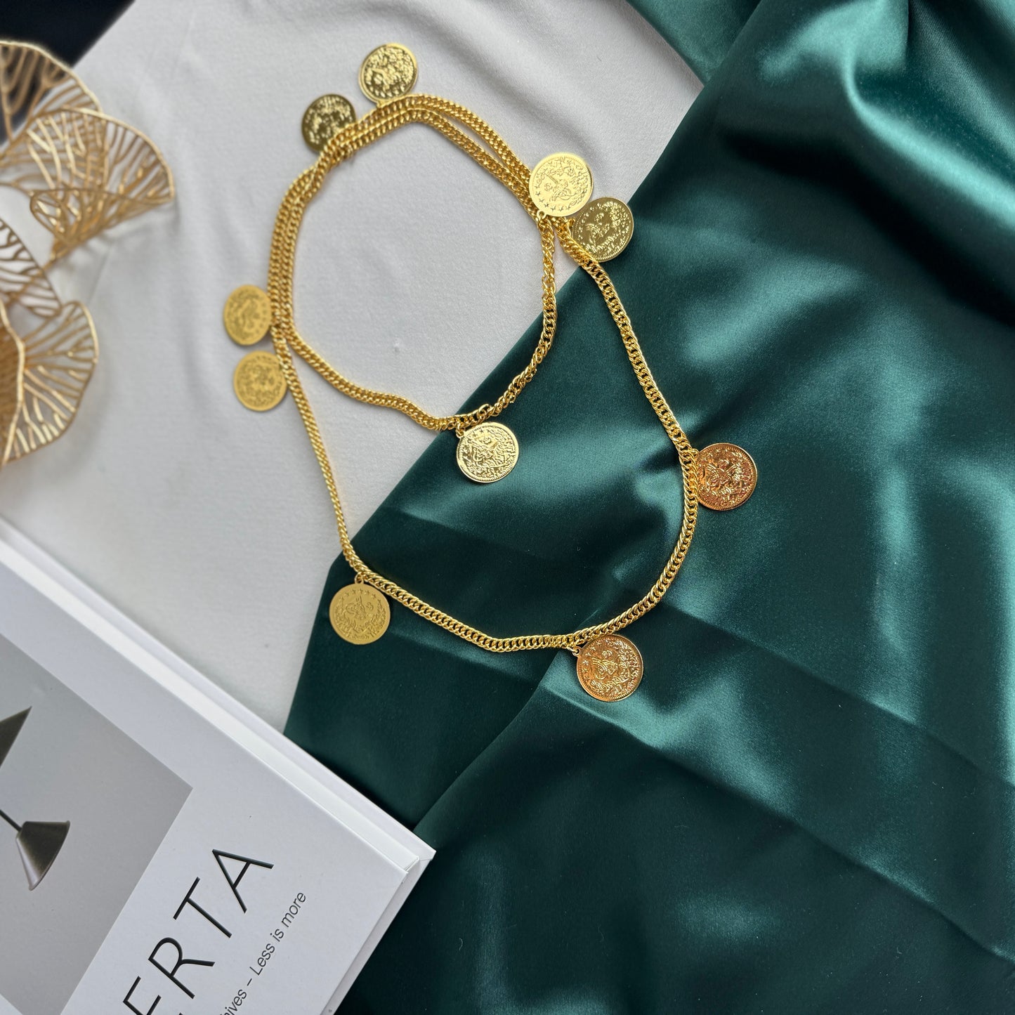 ITALIAN GOLD NECKLACE.