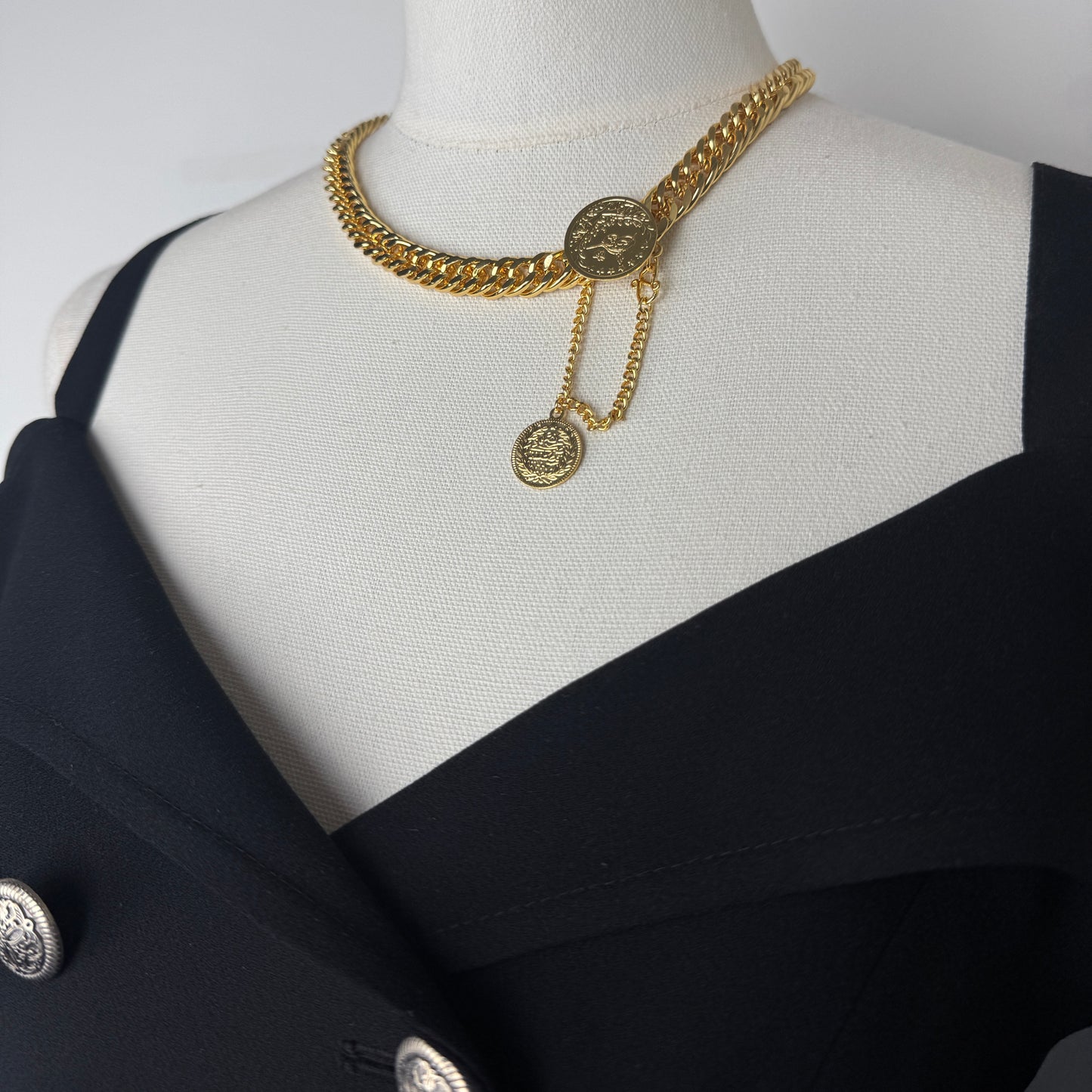 ITALIAN GOLD NECKLACE.