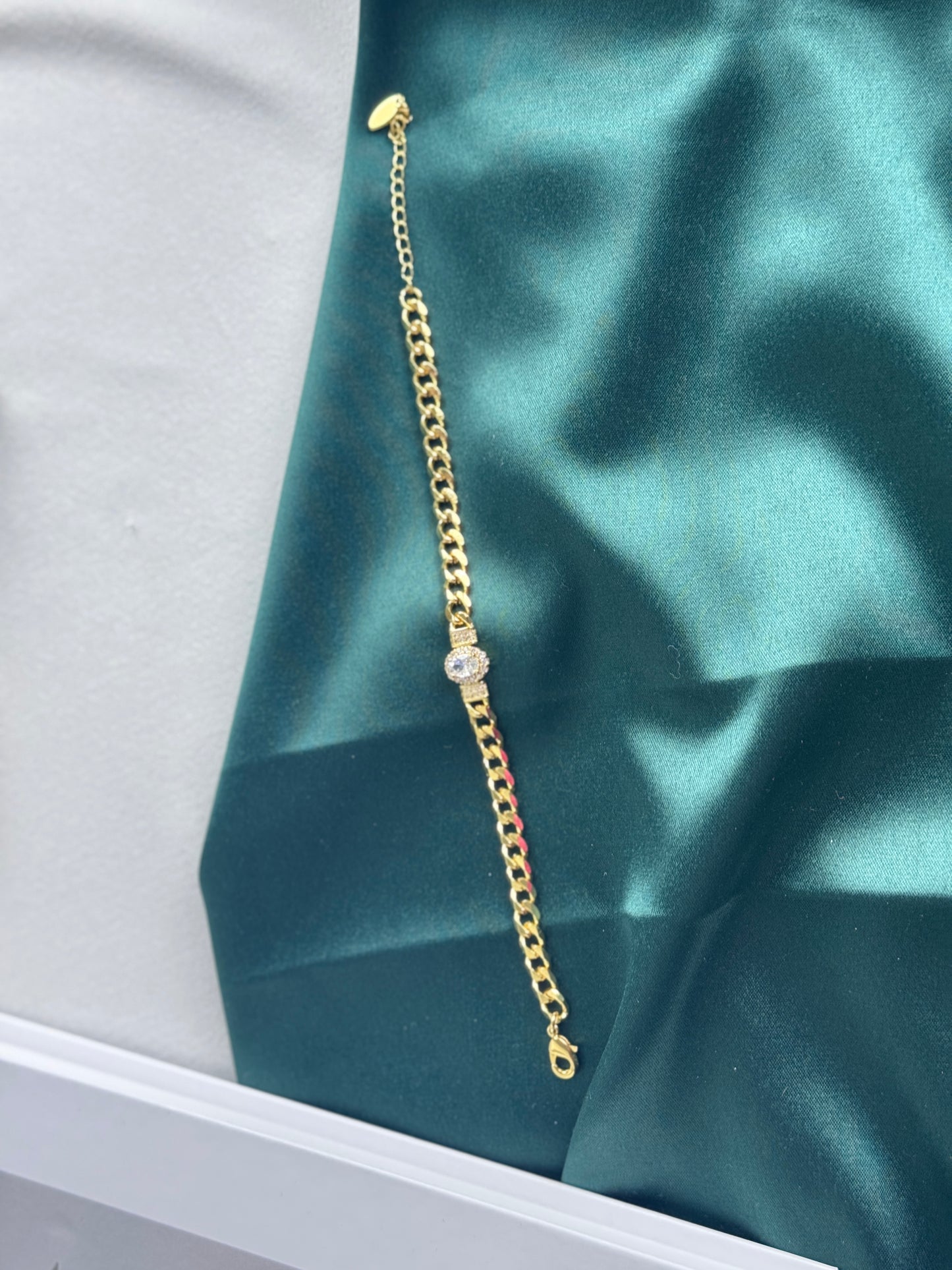 ITALIAN GOLD BRACELET.