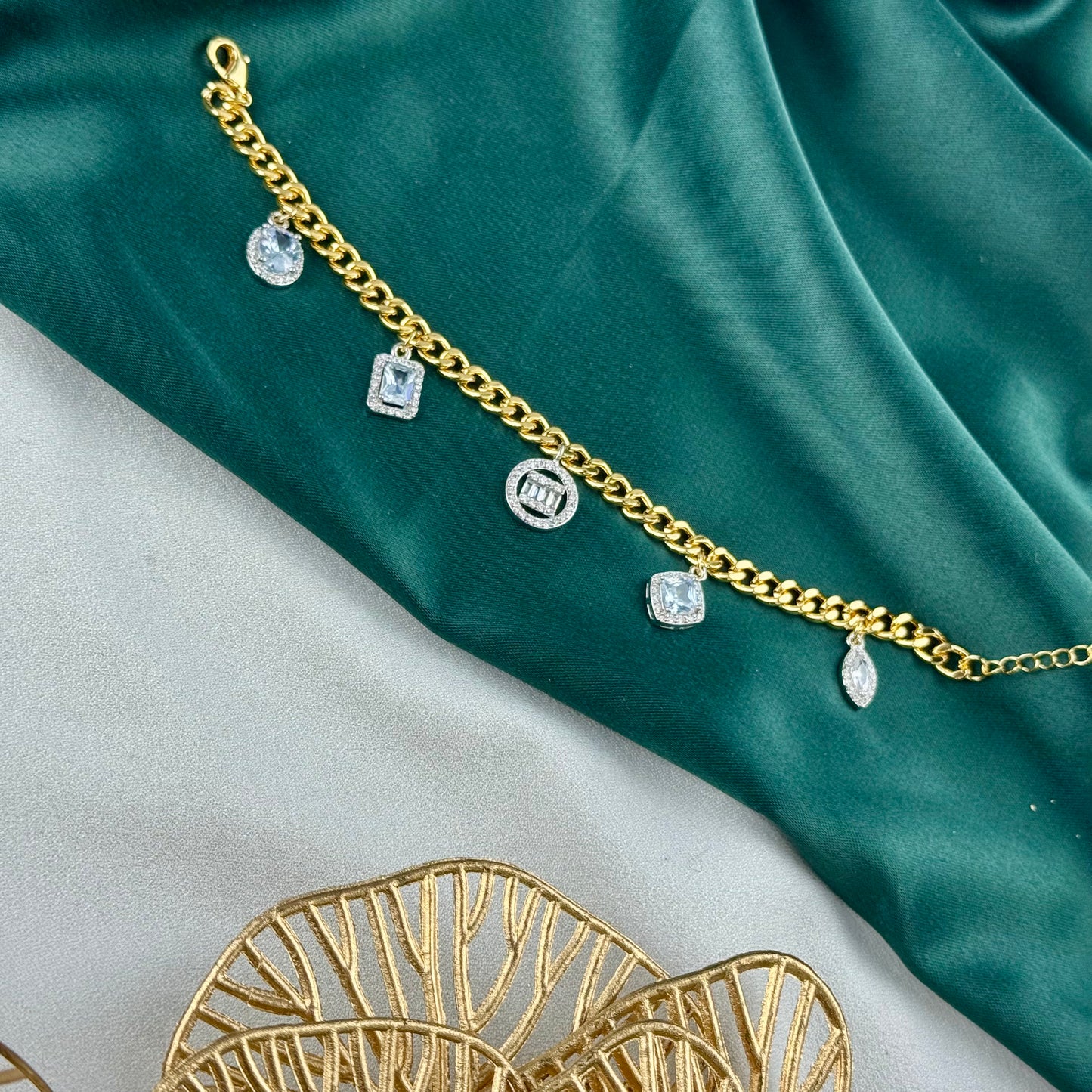 ITALIAN GOLD BRACELET.