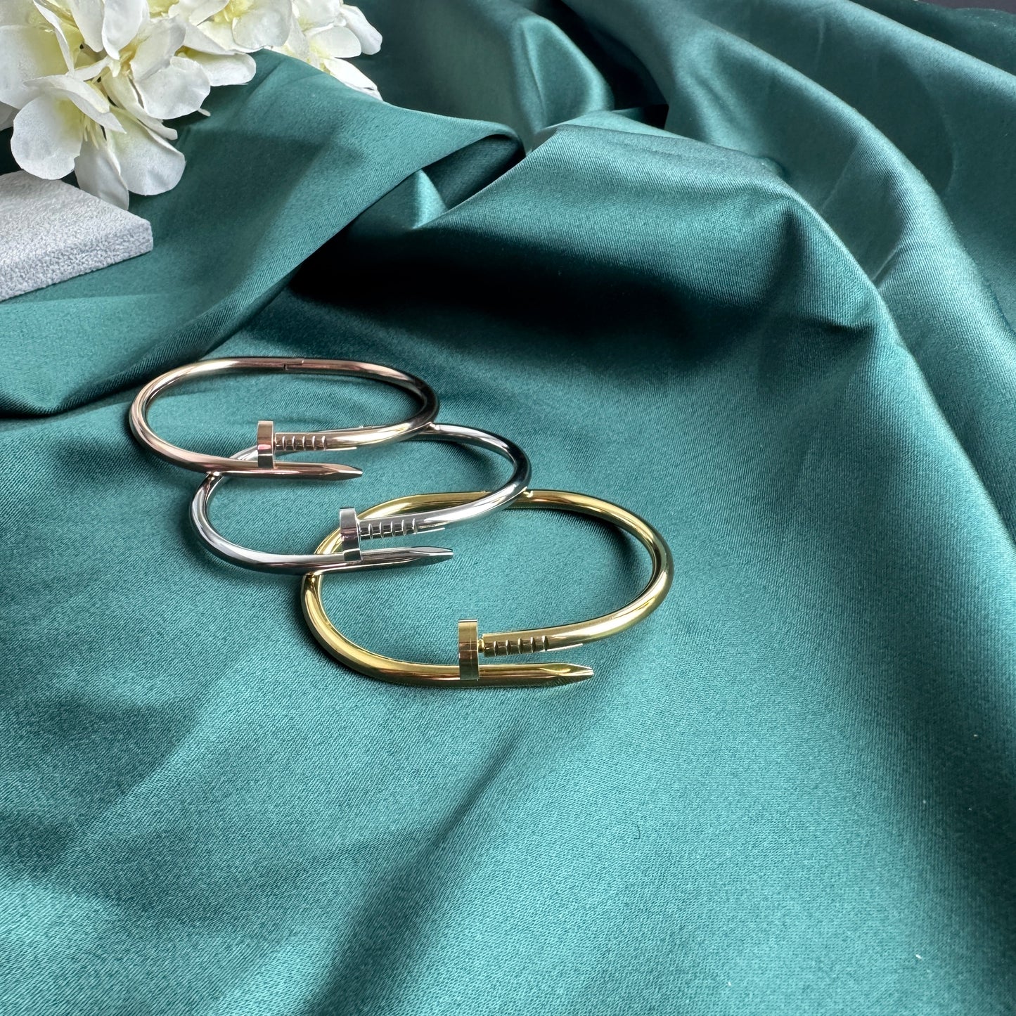 ITALIAN GOLD BANGLE BRACELET